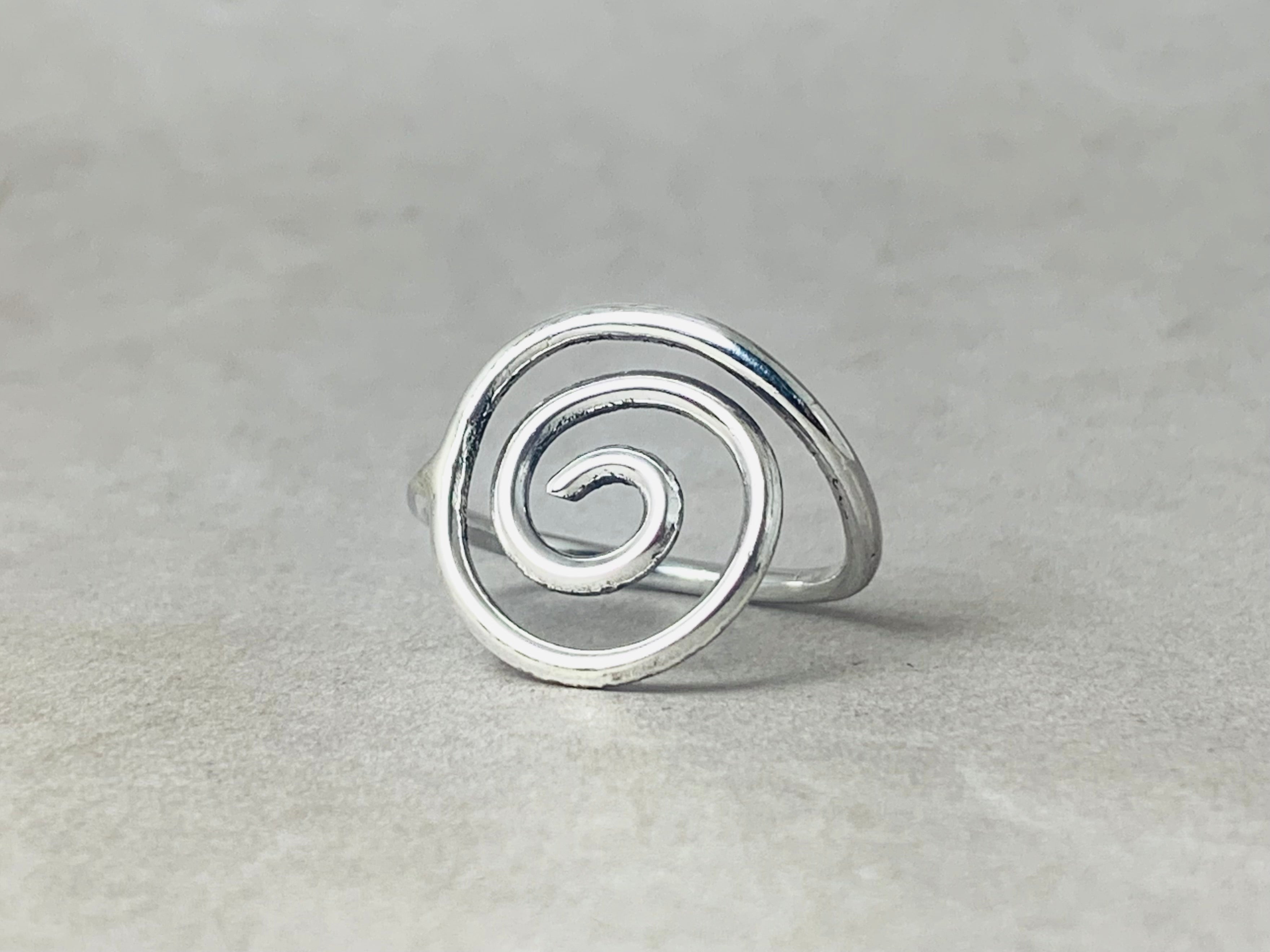 Spiralring 925er Silberring Statement Ring Silber Wirbelring Minimalistisches Design Verlobungsring Einzigartiger Ring