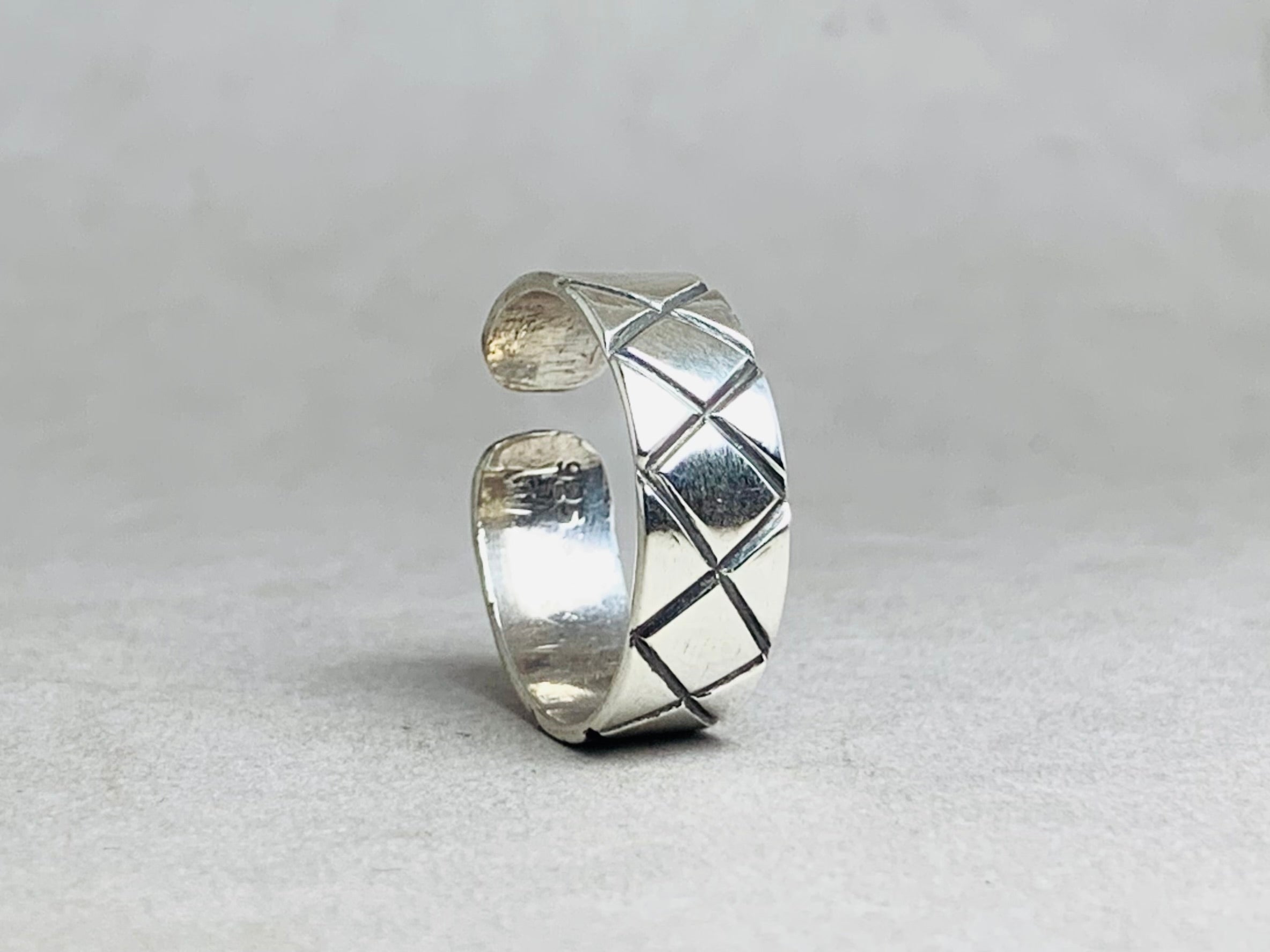 Strukturierter Bandring 925er Silberring Verstellbarer Ring Oxidierter Ring Minimalistischer Alltags-Statement-Ring Handgemachter Ring
