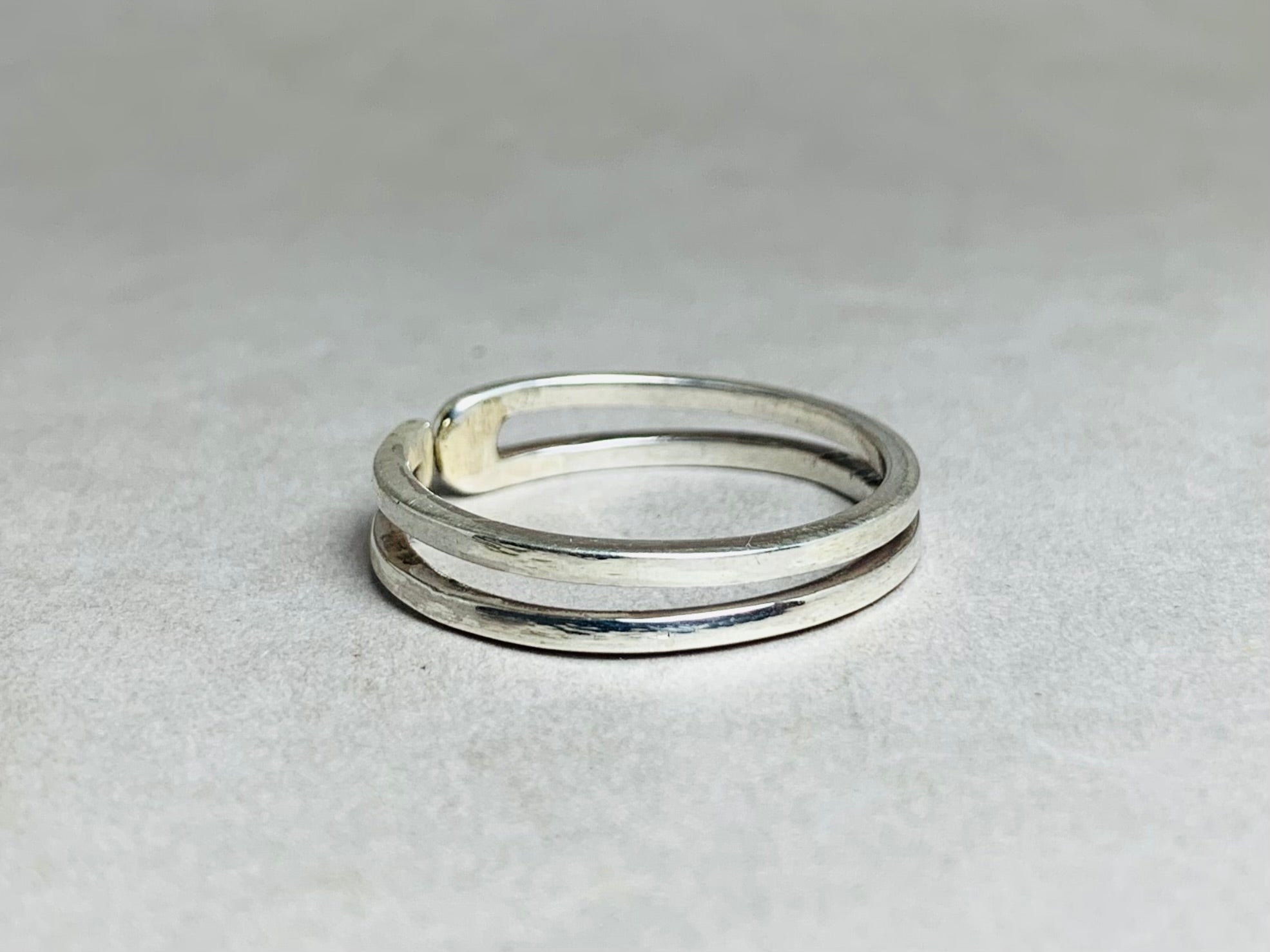 Doppelter Bandring 925 Sterling Silber Ring Zierlicher Minimalistischer Ring Verstellbarer Ring Moderner Eleganter Ring Handgemachter Alltagsring