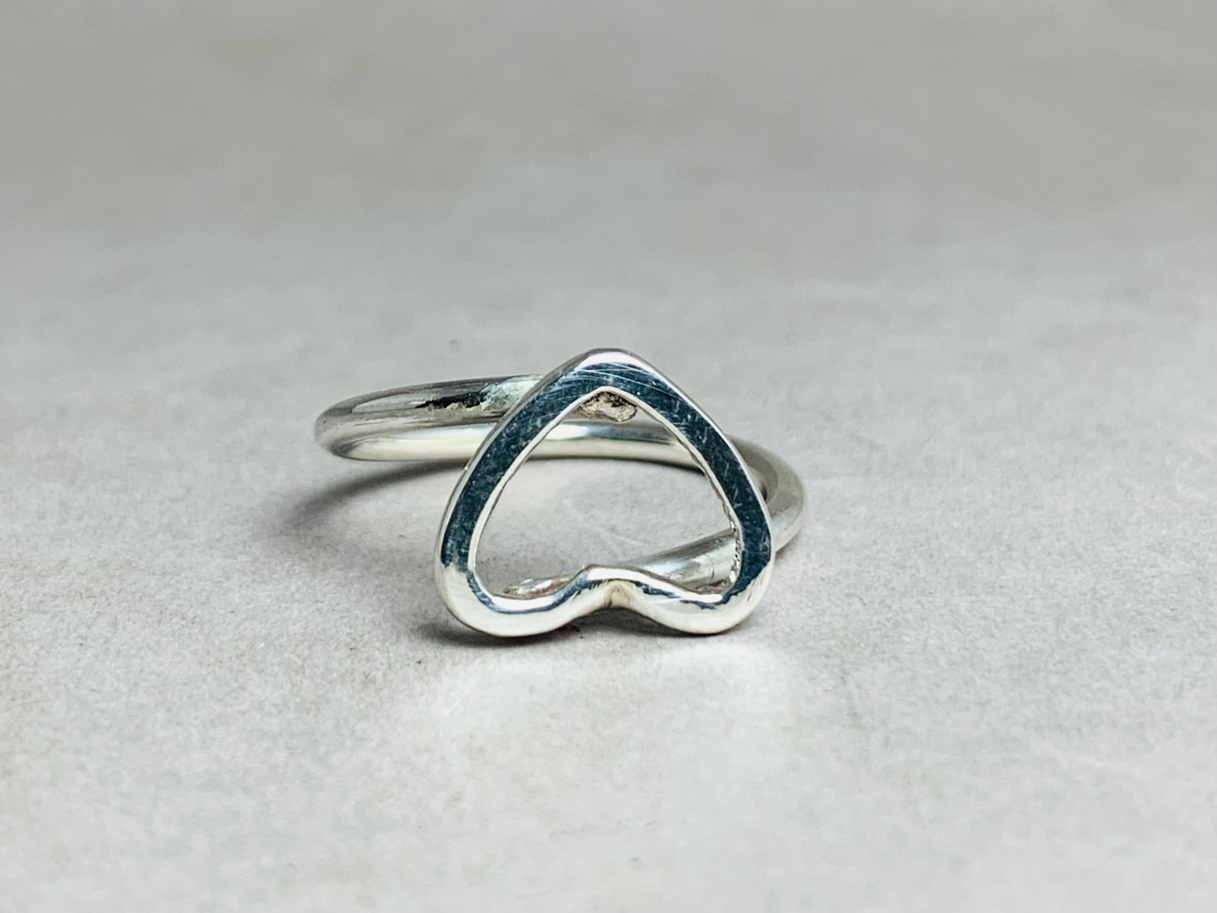Herzring 925er Massivsilberring Minimalistischer Stapelring Zarter Ring Geschenk für Frauen Verlobungsring Liebesring