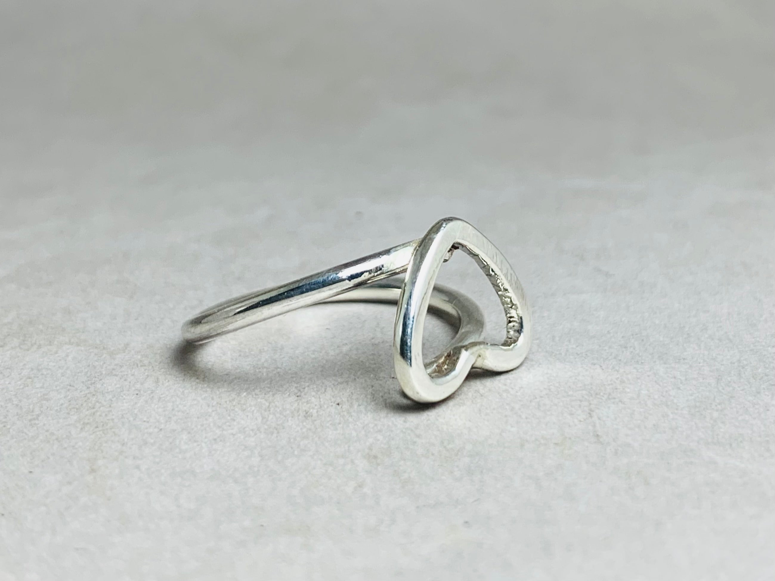 Herzring 925er Massivsilberring Minimalistischer Stapelring Zarter Ring Geschenk für Frauen Verlobungsring Liebesring