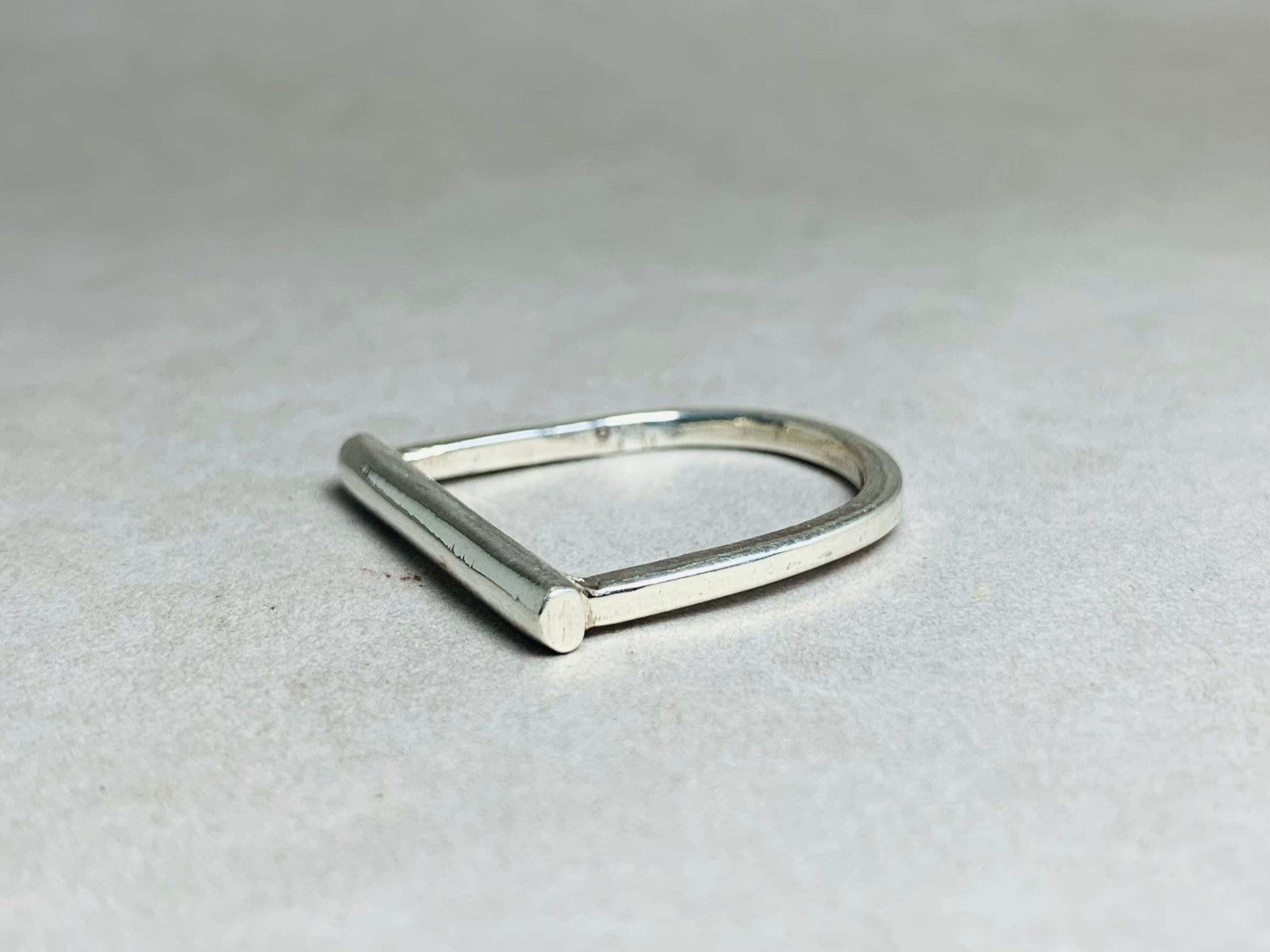 Minimalistischer Stabring, Ring aus 925er Sterlingsilber, paralleler Stabring, zierlicher moderner Ring, handgefertigter Ring, Alltagsring