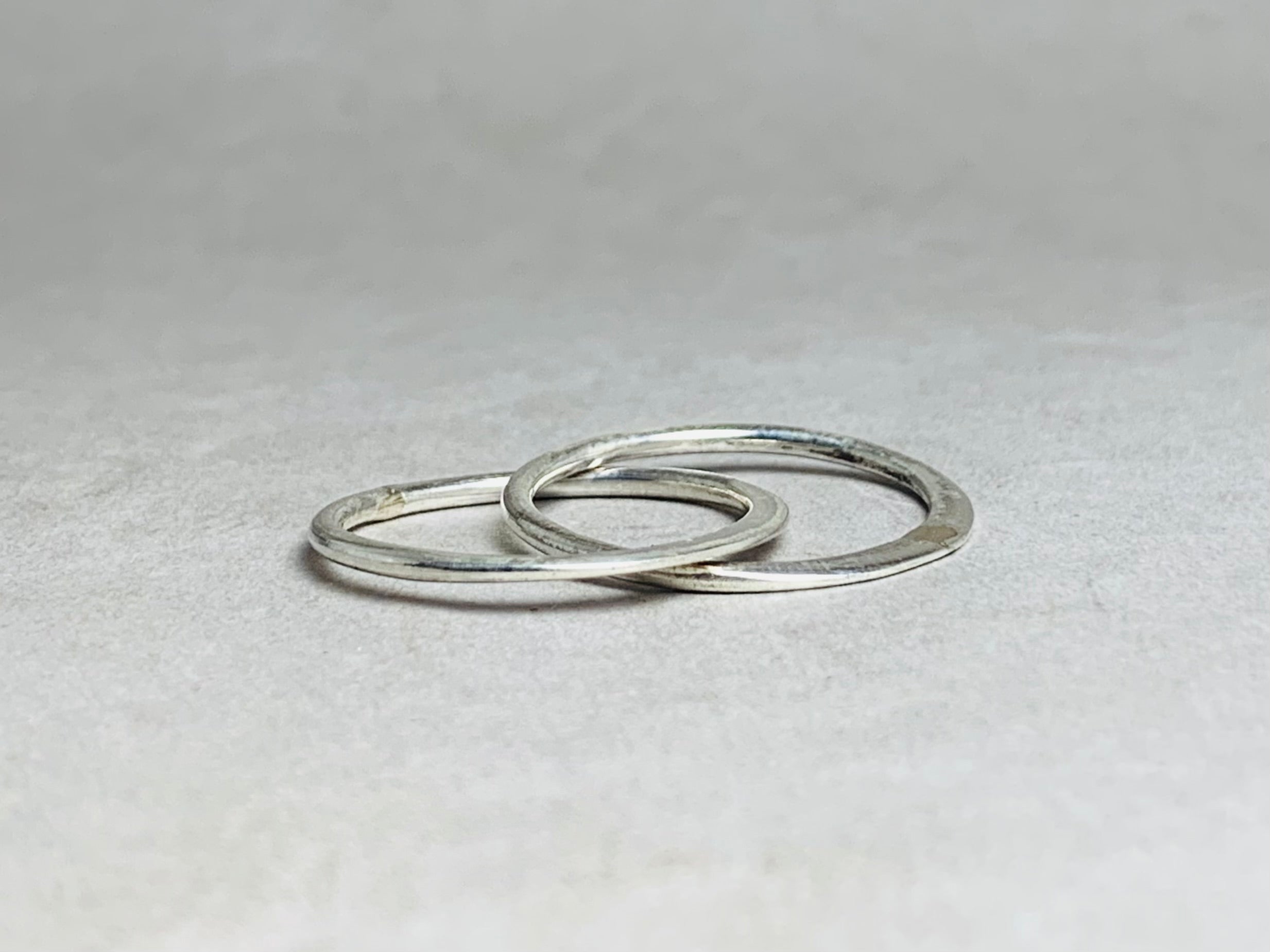 Silberner Rollring 925 Sterling Silber Minimalistischer Ineinandergreifender Ring Handgemachter Einzigartiger Ring Stapelring Doppelter Rollring