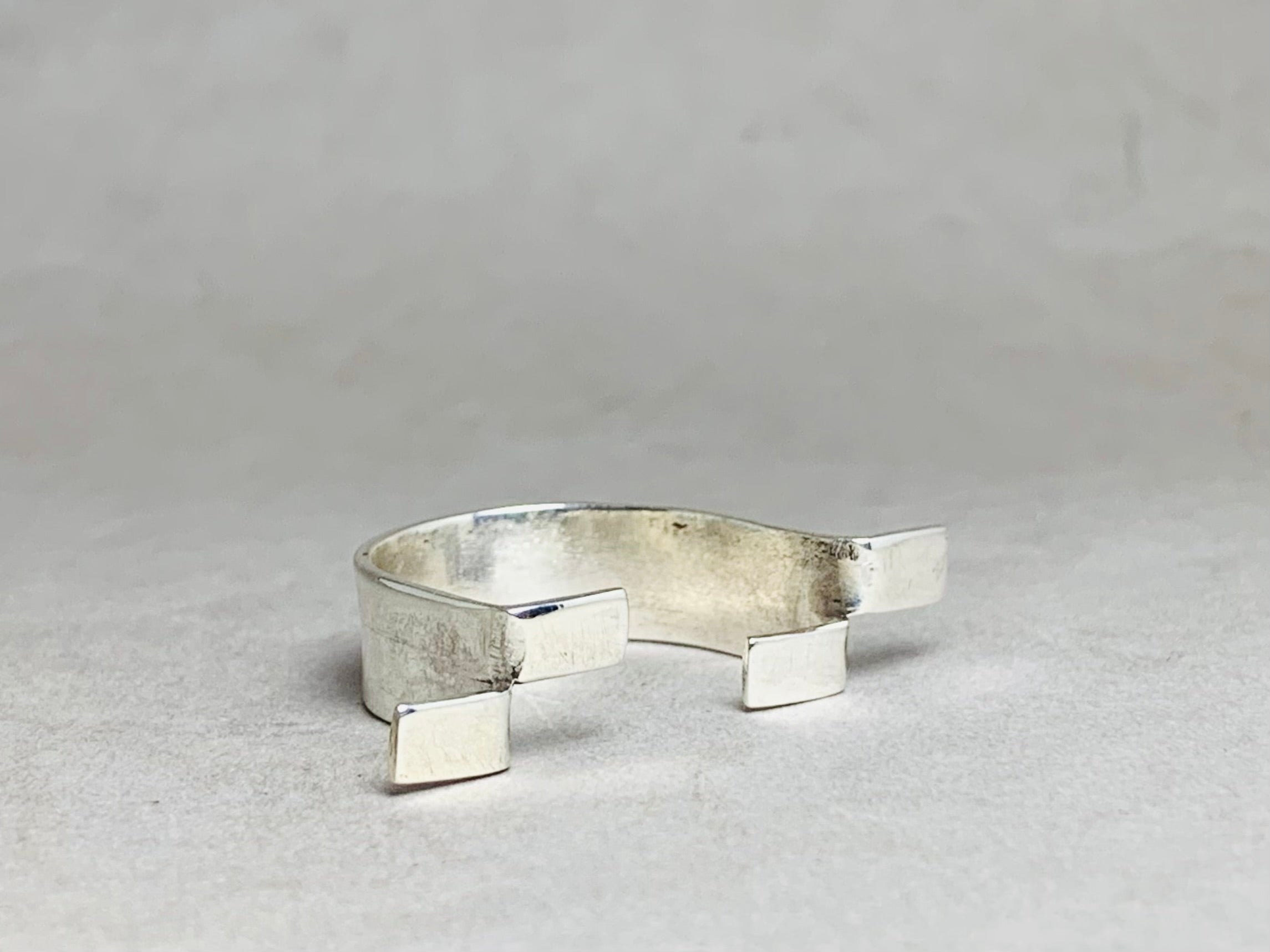 Offener Bandring 925 Silberring Handgemachter moderner Ring Einfacher Alltagsring Zwei-Stäbe-Ring Einzigartiger Ring