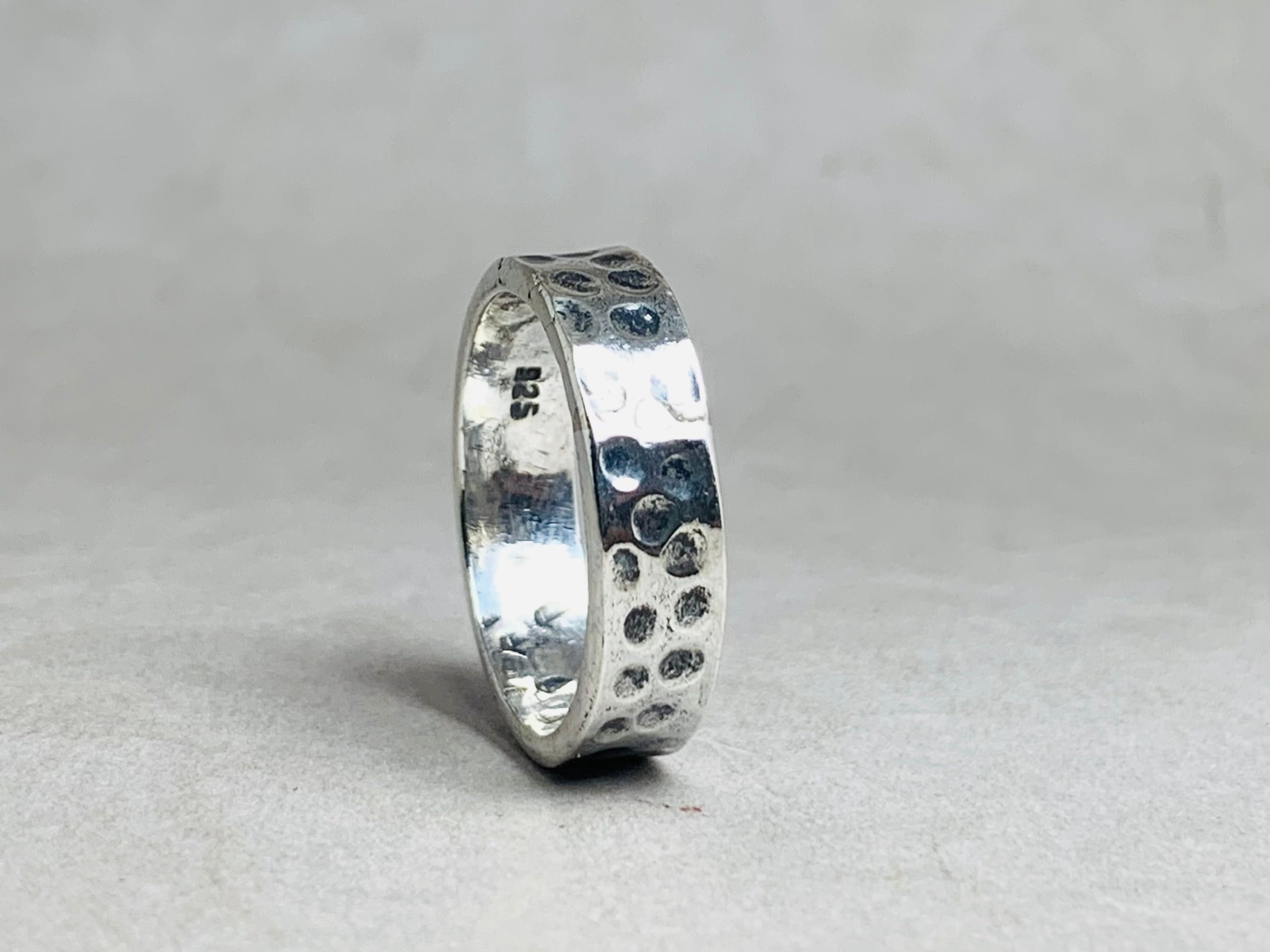 Gehämmerter Bandring 925er Silberring Unisex Statement Ring Handgemachter Silberring Alltagsring Schwerer Ring Geschenk für Sie