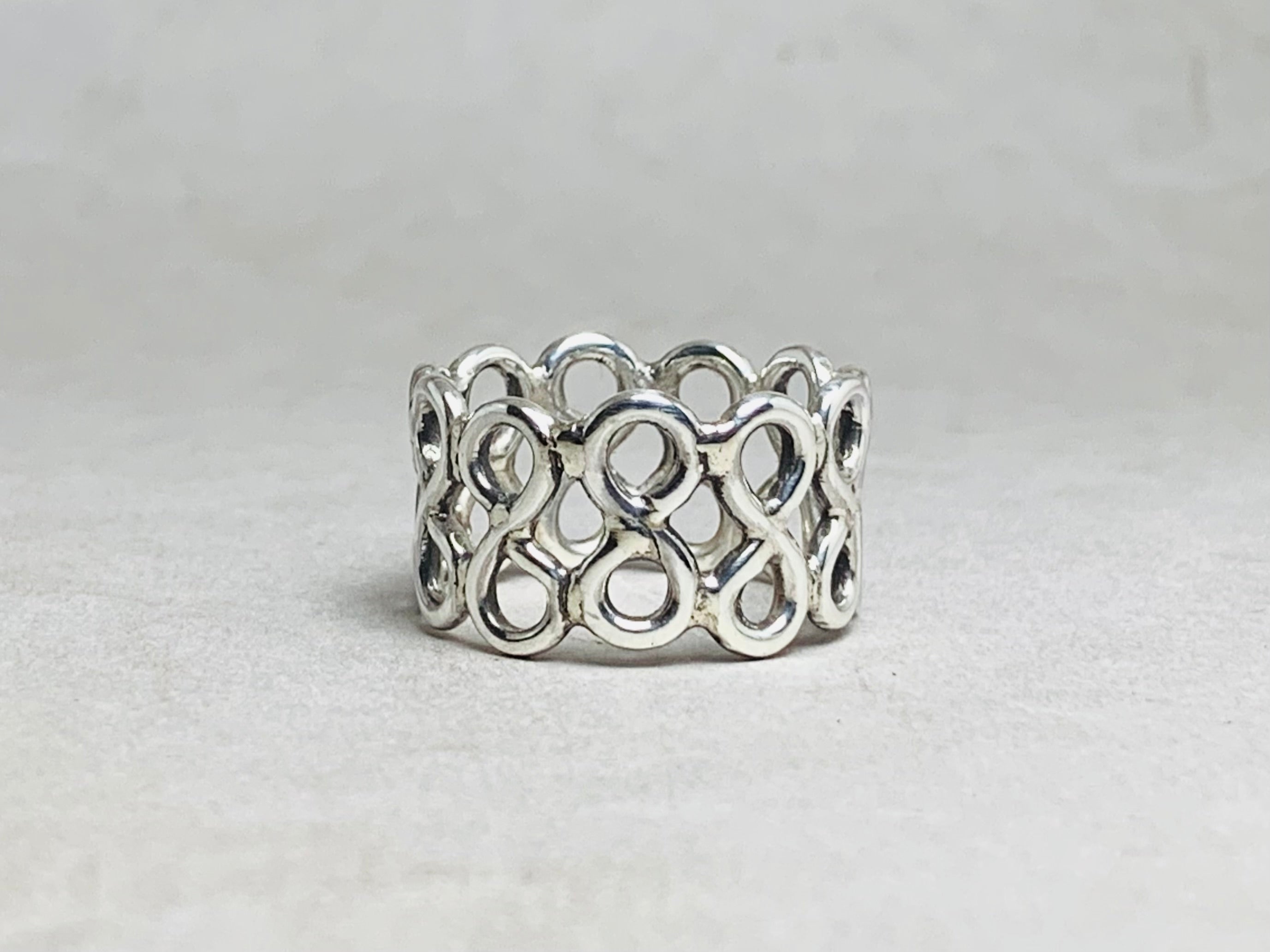 Unendlichkeitsknoten Ring 925 Sterling Silber Ring Handgefertigter verdrehter Ring Keltischer einzigartiger Bandring Breiter Bandring