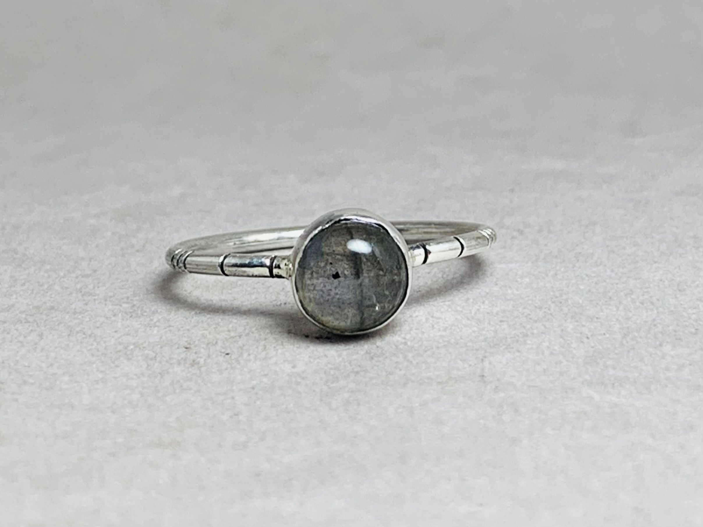 Regenbogen Labradorit Ring Handgefertigter Artikel 925 Silber Ring Natur Edelstein Ring Februar Geburtsstein Alltagsring