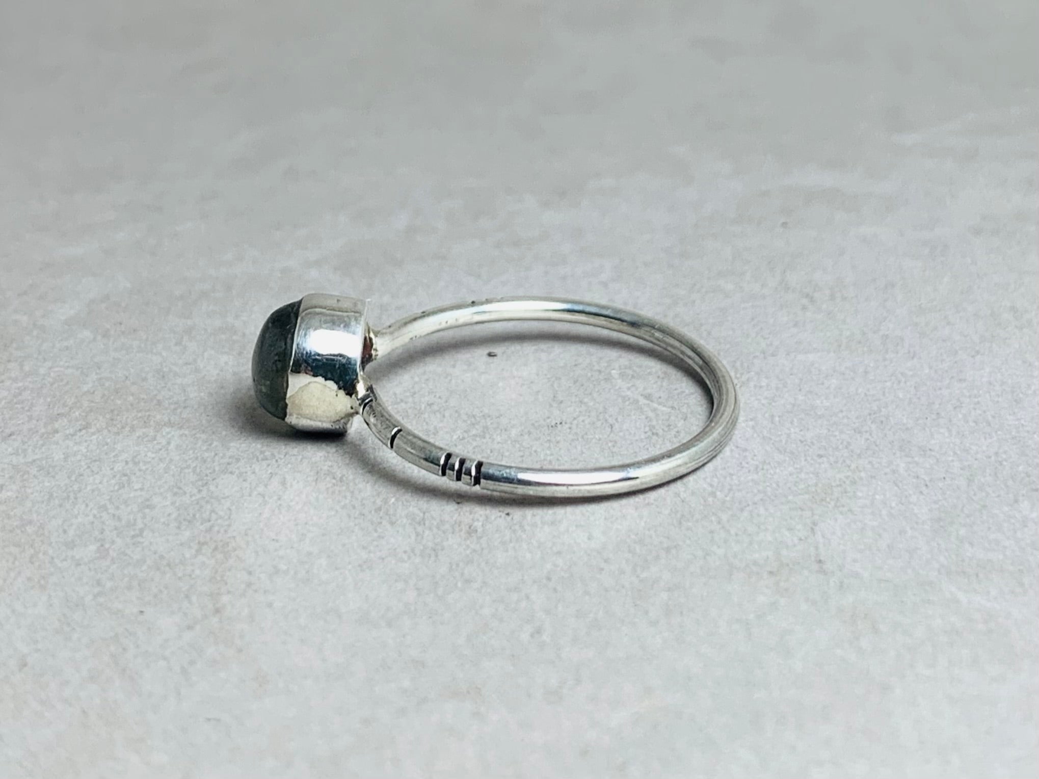 Regenbogen Labradorit Ring Handgefertigter Artikel 925 Silber Ring Natur Edelstein Ring Februar Geburtsstein Alltagsring