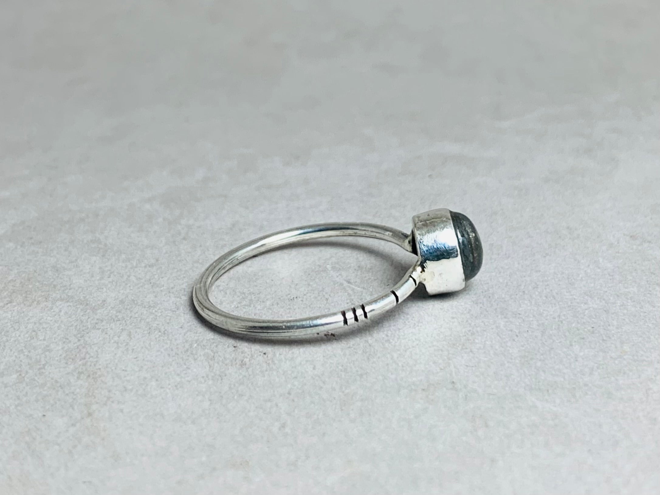 Regenbogen Labradorit Ring Handgefertigter Artikel 925 Silber Ring Natur Edelstein Ring Februar Geburtsstein Alltagsring