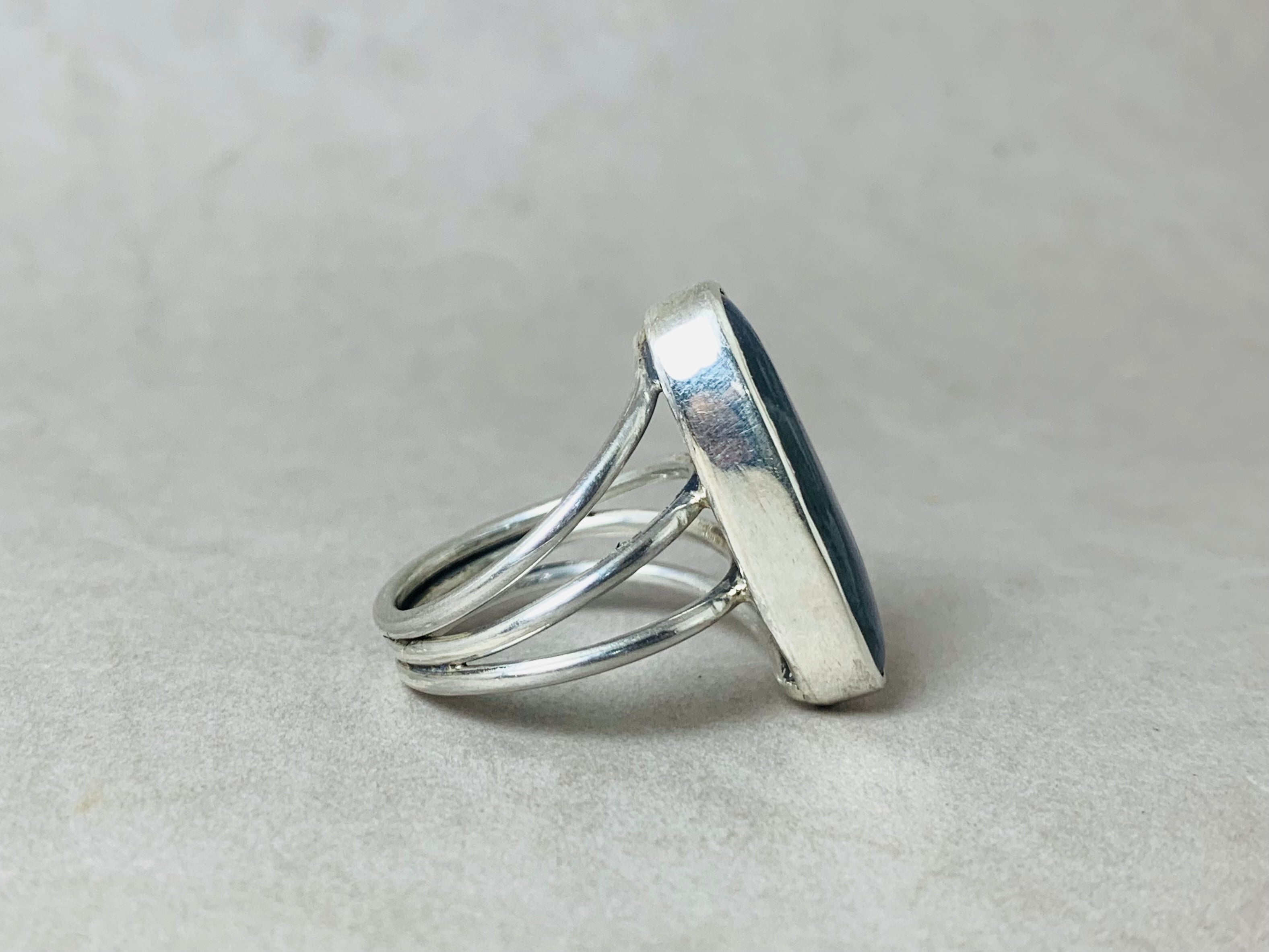 Natürlicher Labradorit Ring 925 massives Sterling Silber blauer auffälliger Edelstein Boho Ring handgefertigter Designer Oval Ring