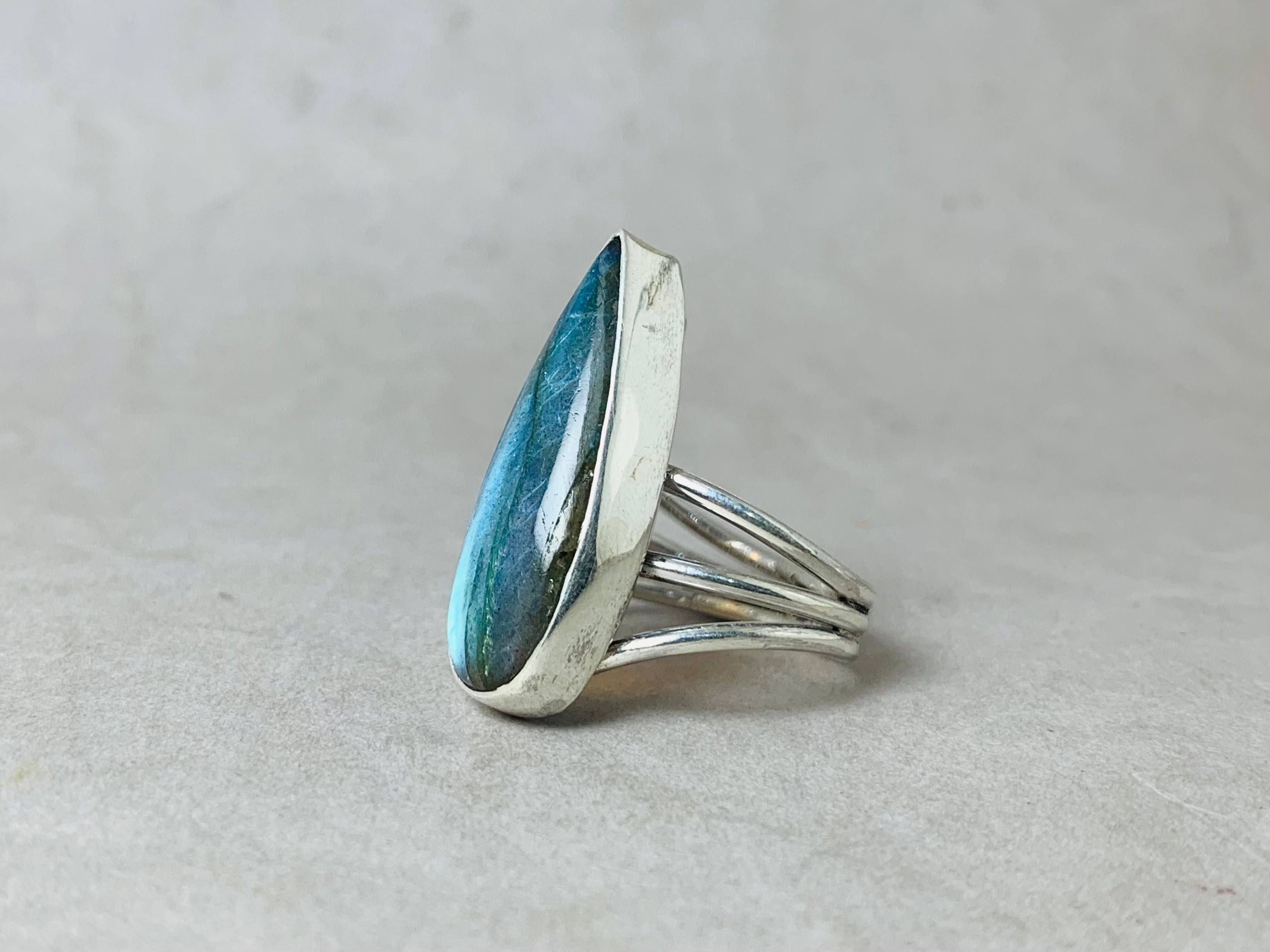 Tropfenförmiger Labradoritring Sterling Silber Ring Blauer Feuer Labradorit Boho Ring Geschenk für Sie