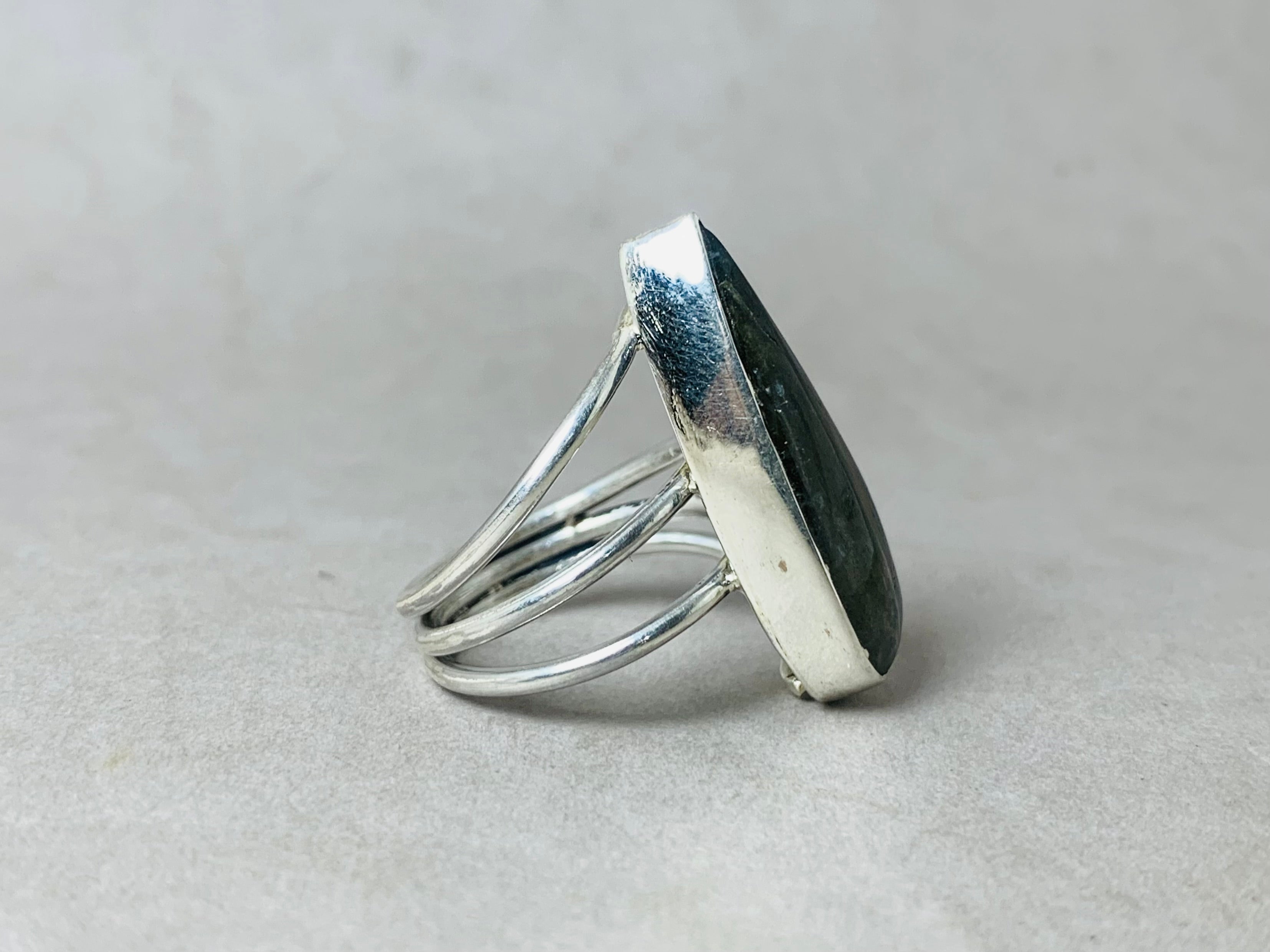 Tropfenförmiger Labradoritring Sterling Silber Ring Blauer Feuer Labradorit Boho Ring Geschenk für Sie