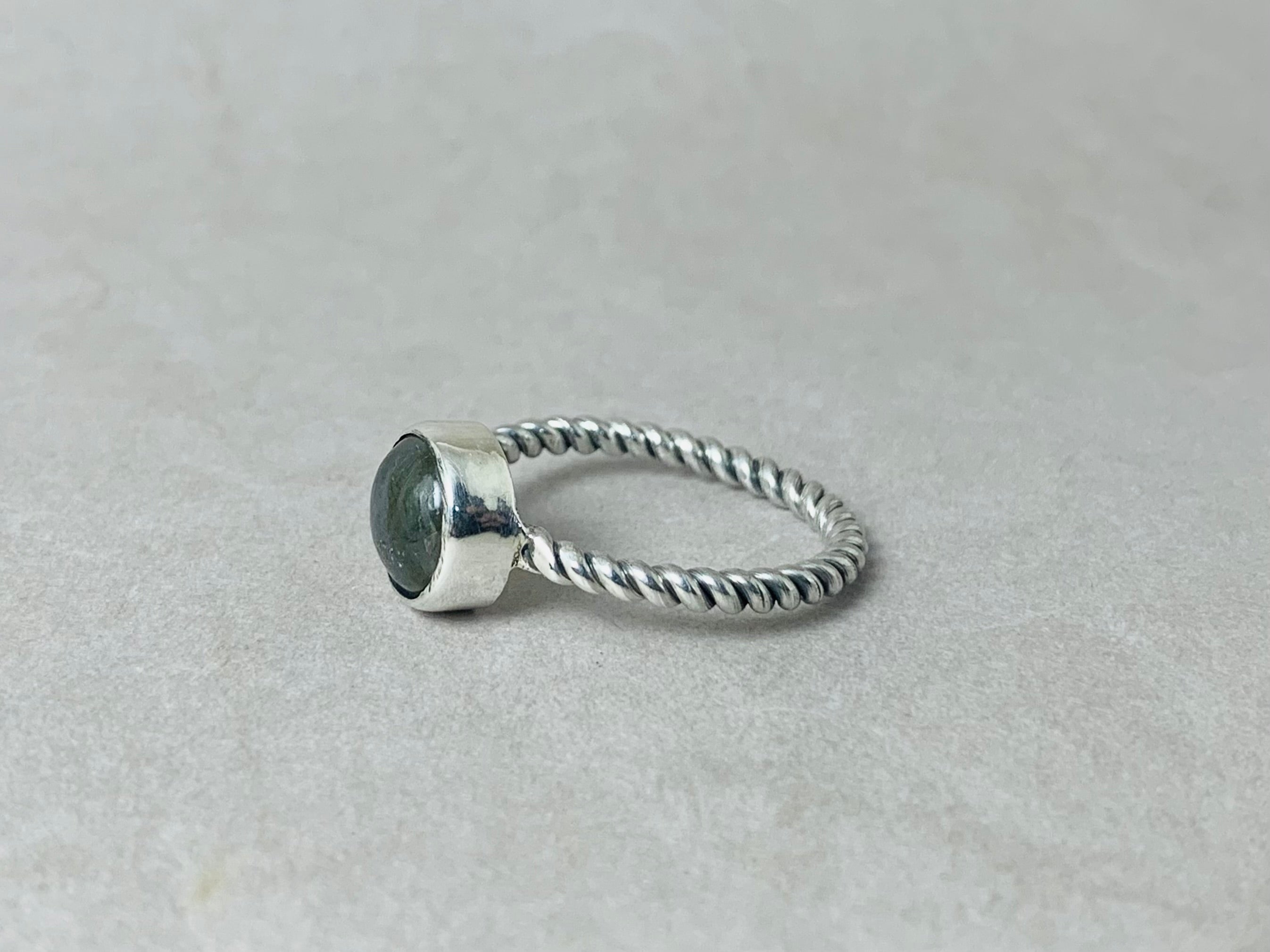 Runder Labradorit Ring 925 Silber Ring Handgemachter Ring Alltagsring Stapelring Natürlicher Edelstein Ring