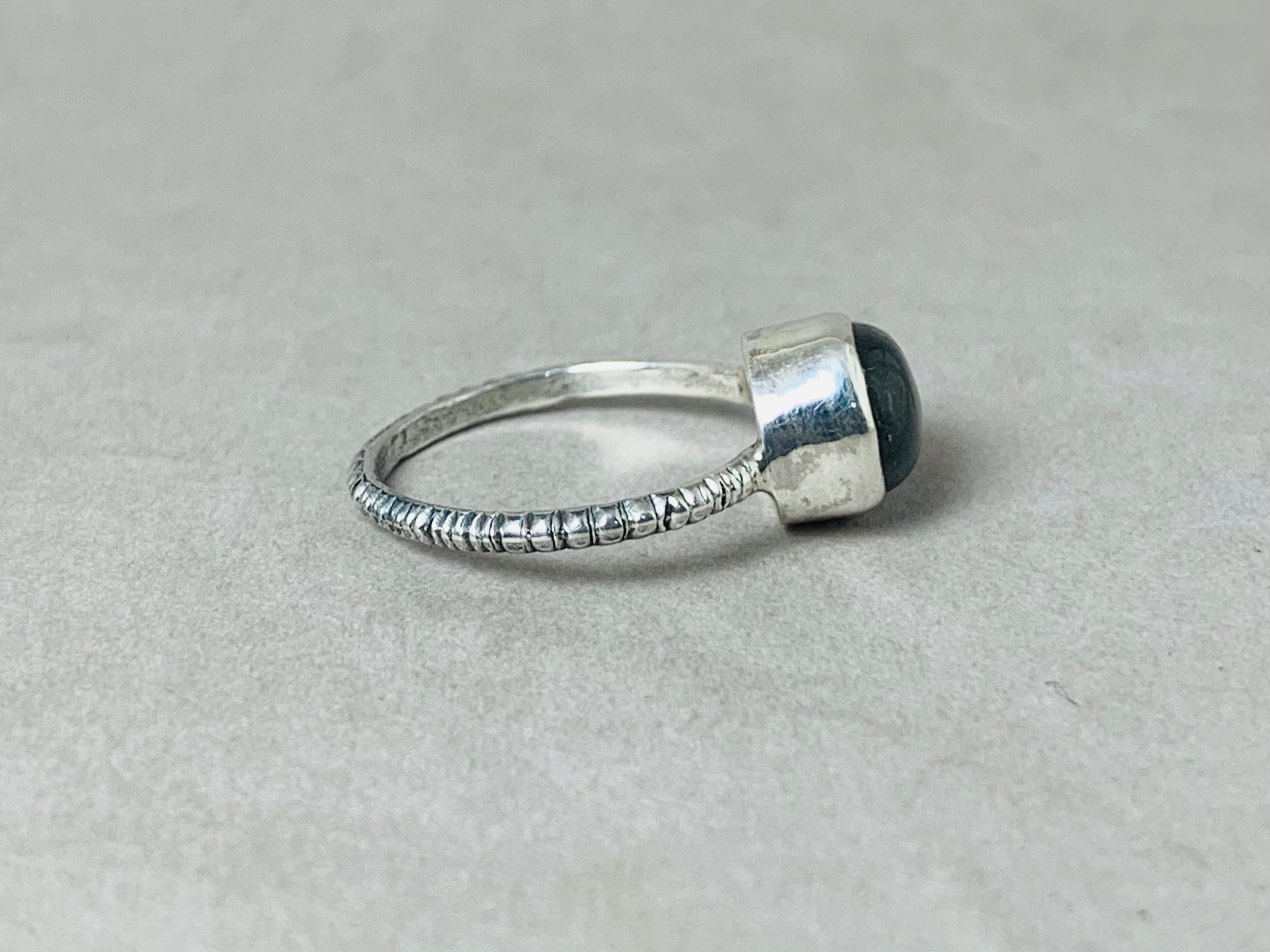 Minimalistischer Labradorit Ring Birnenform Edelstein Handgemachter Stapelring 925 Silber Ring Geschliffener Labradorit Ring
