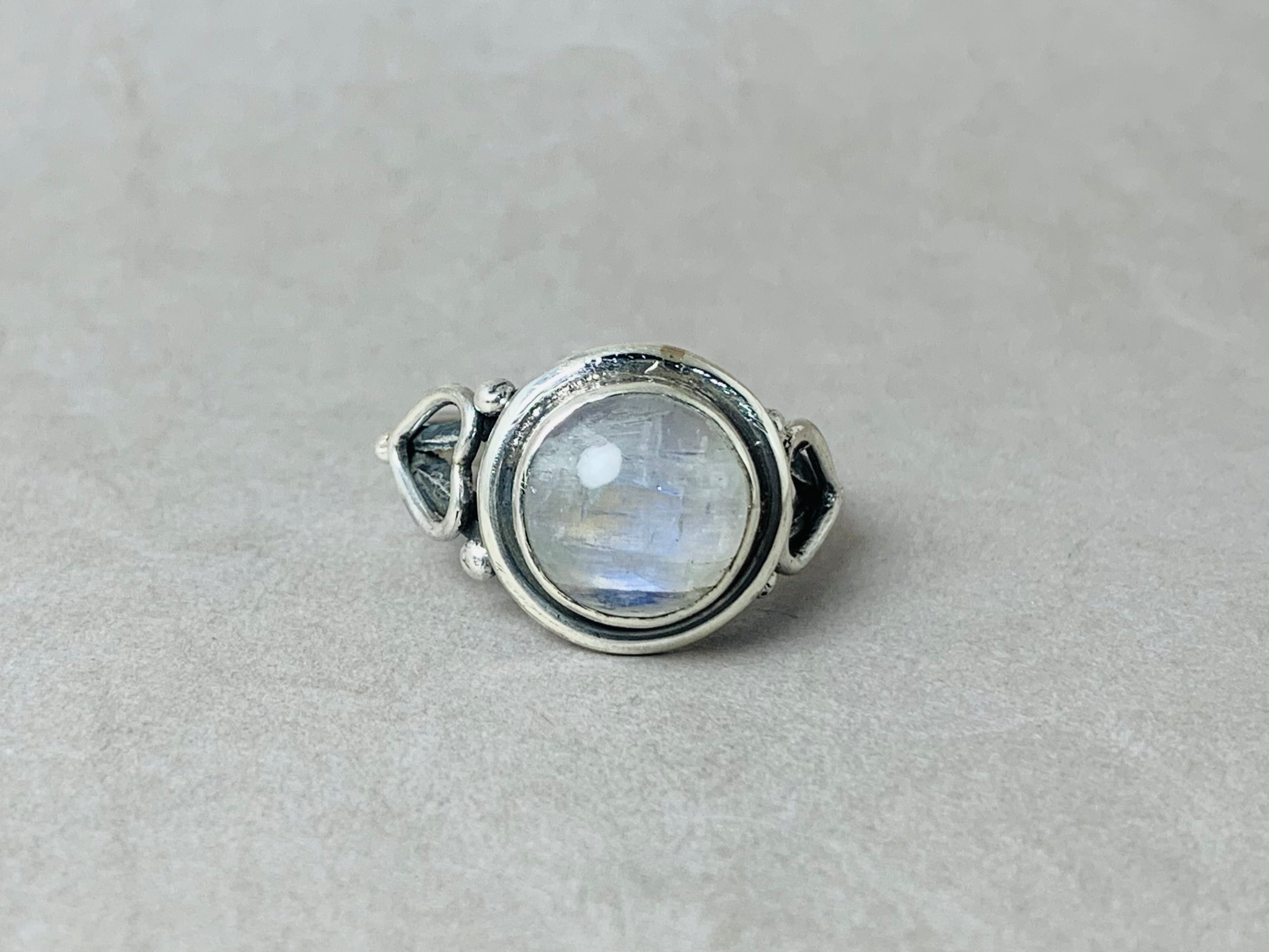 Regenbogen-Mondstein-Ring 925 Sterling Silber Handgefertigter Silberring Juni Geburtssteinring Edelsteinring Blauer Feuer-Mondstein