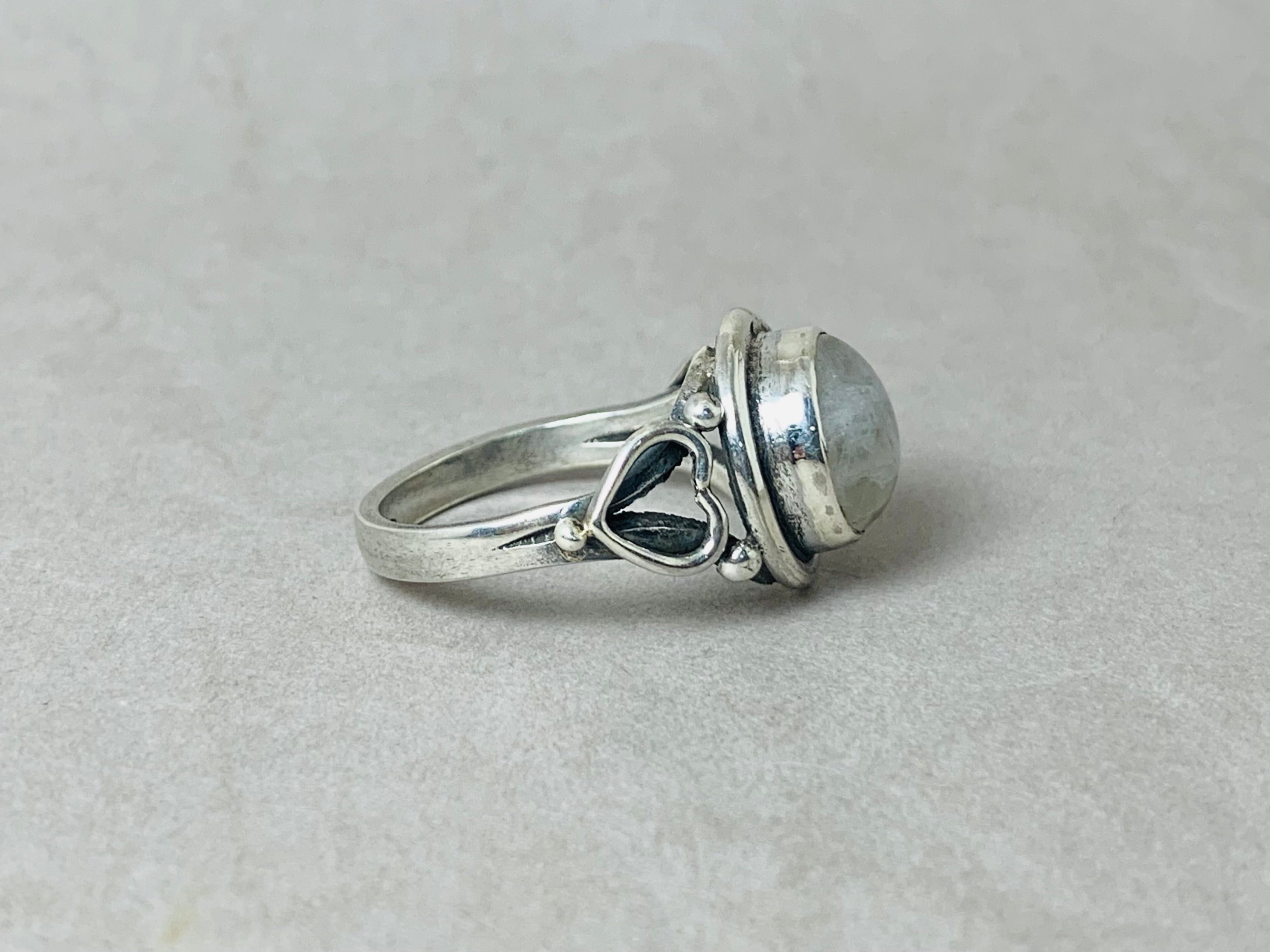 Regenbogen-Mondstein-Ring 925 Sterling Silber Handgefertigter Silberring Juni Geburtssteinring Edelsteinring Blauer Feuer-Mondstein