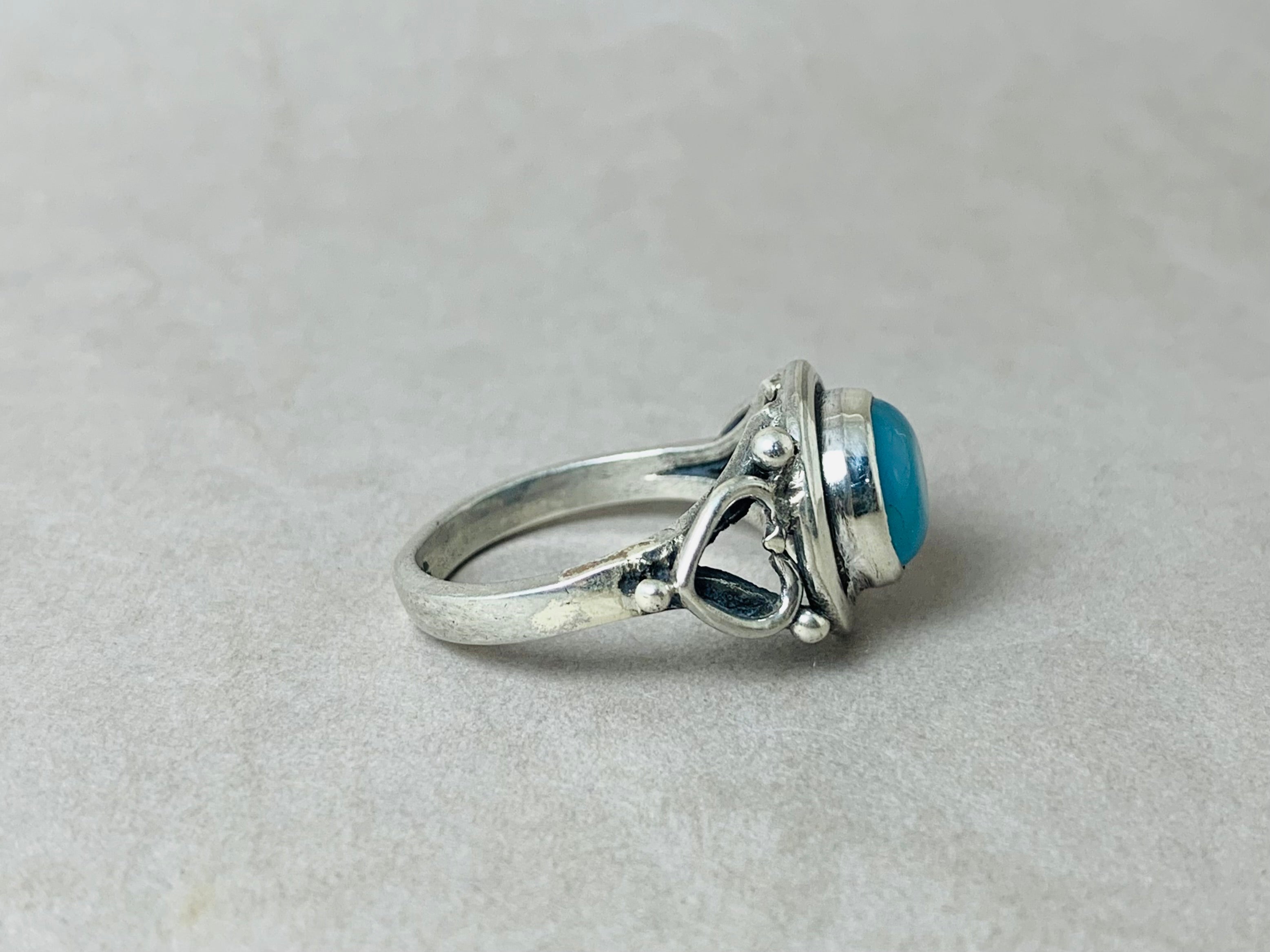 Blauer Chalcedon Ring 925 Silber Ring Handgemachter Silberring Blauer Stein Ring Runder Stein Ring Minimalistischer Ring Moderner Ring
