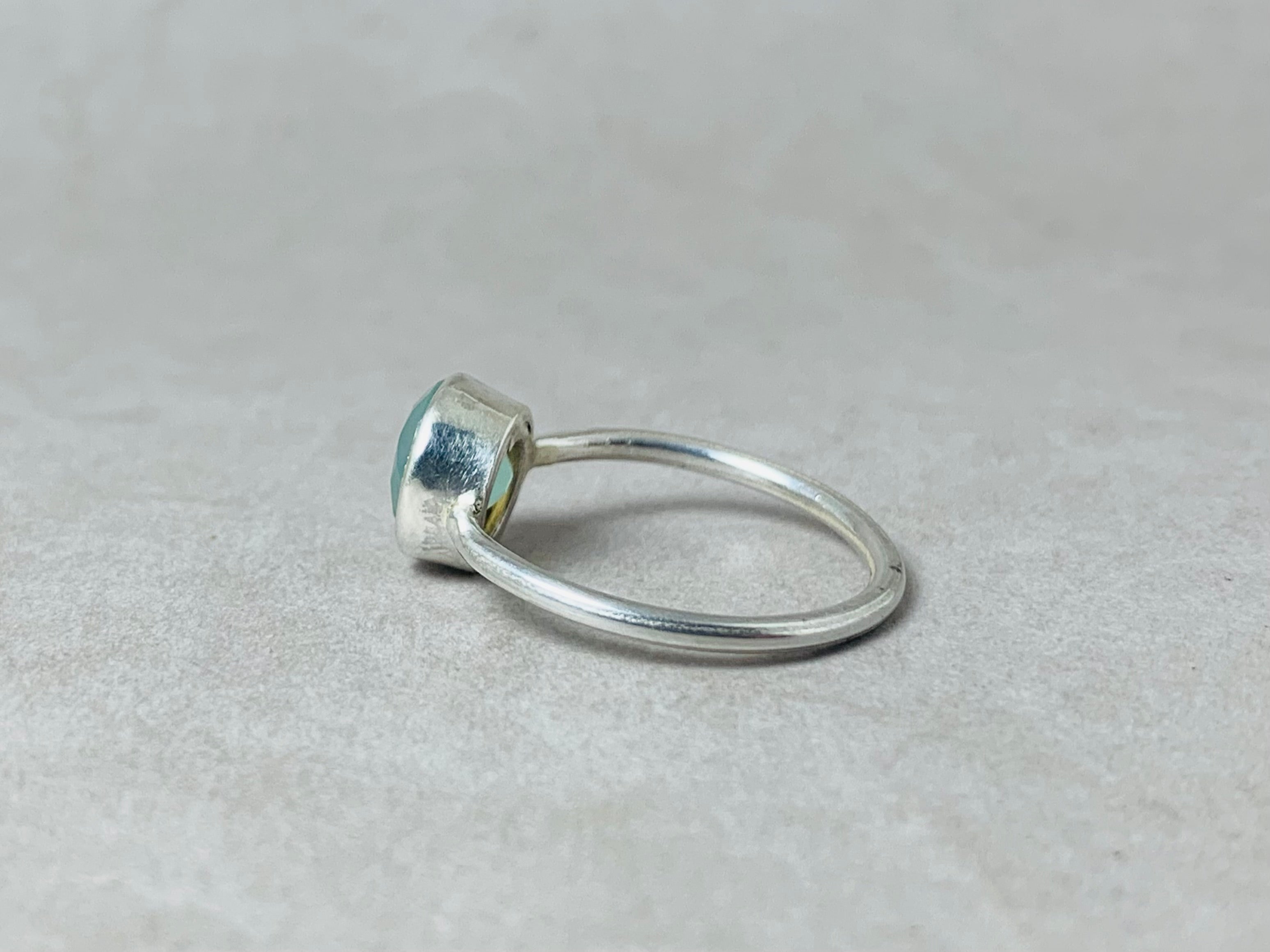 Aquamarin-Chalcedon-Ring 925er Silberring Edelsteinring Facettierter Edelstein Handgefertigter Stapelring Zierlicher Ring