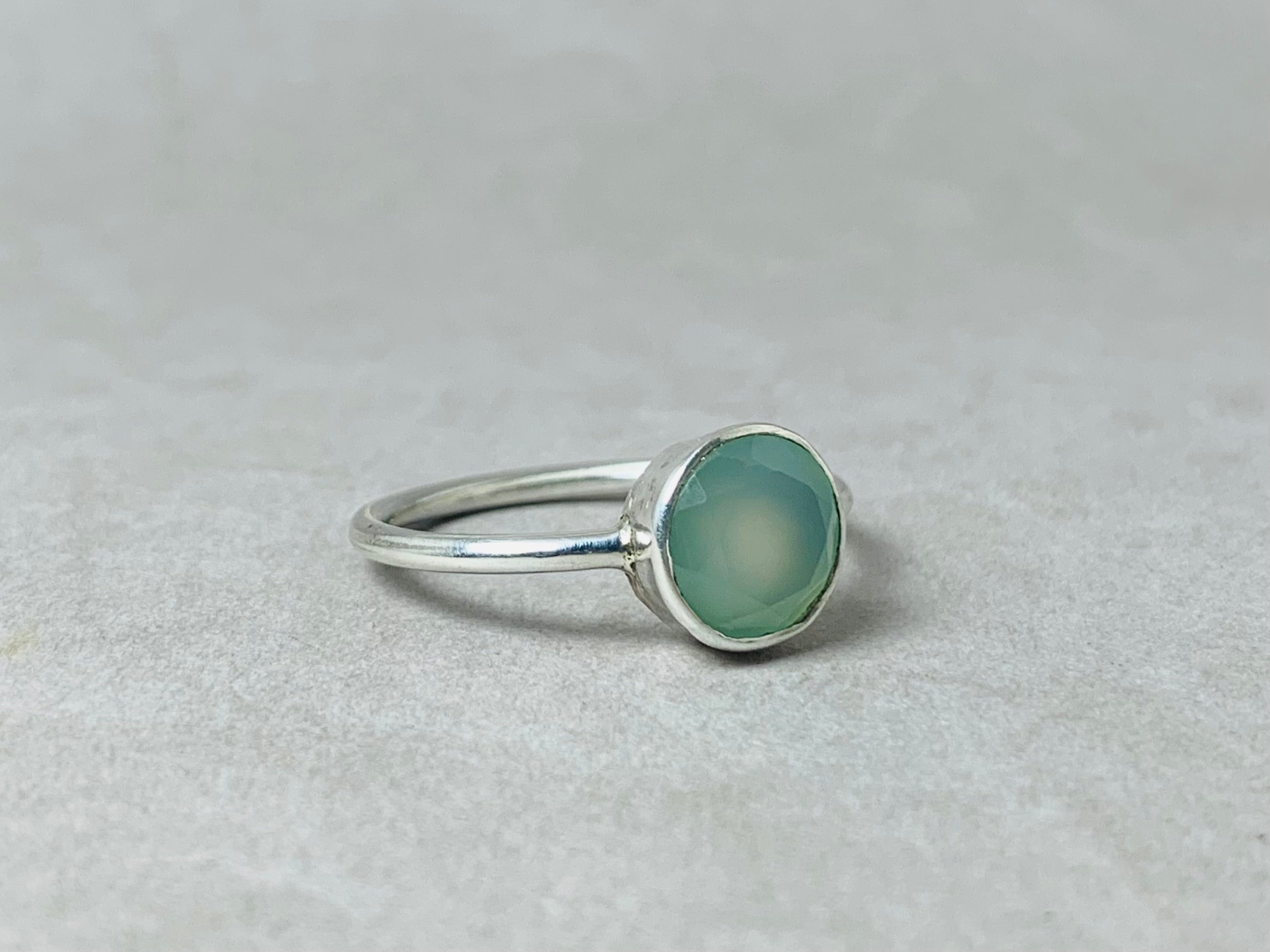 Aquamarin-Chalcedon-Ring 925er Silberring Edelsteinring Facettierter Edelstein Handgefertigter Stapelring Zierlicher Ring