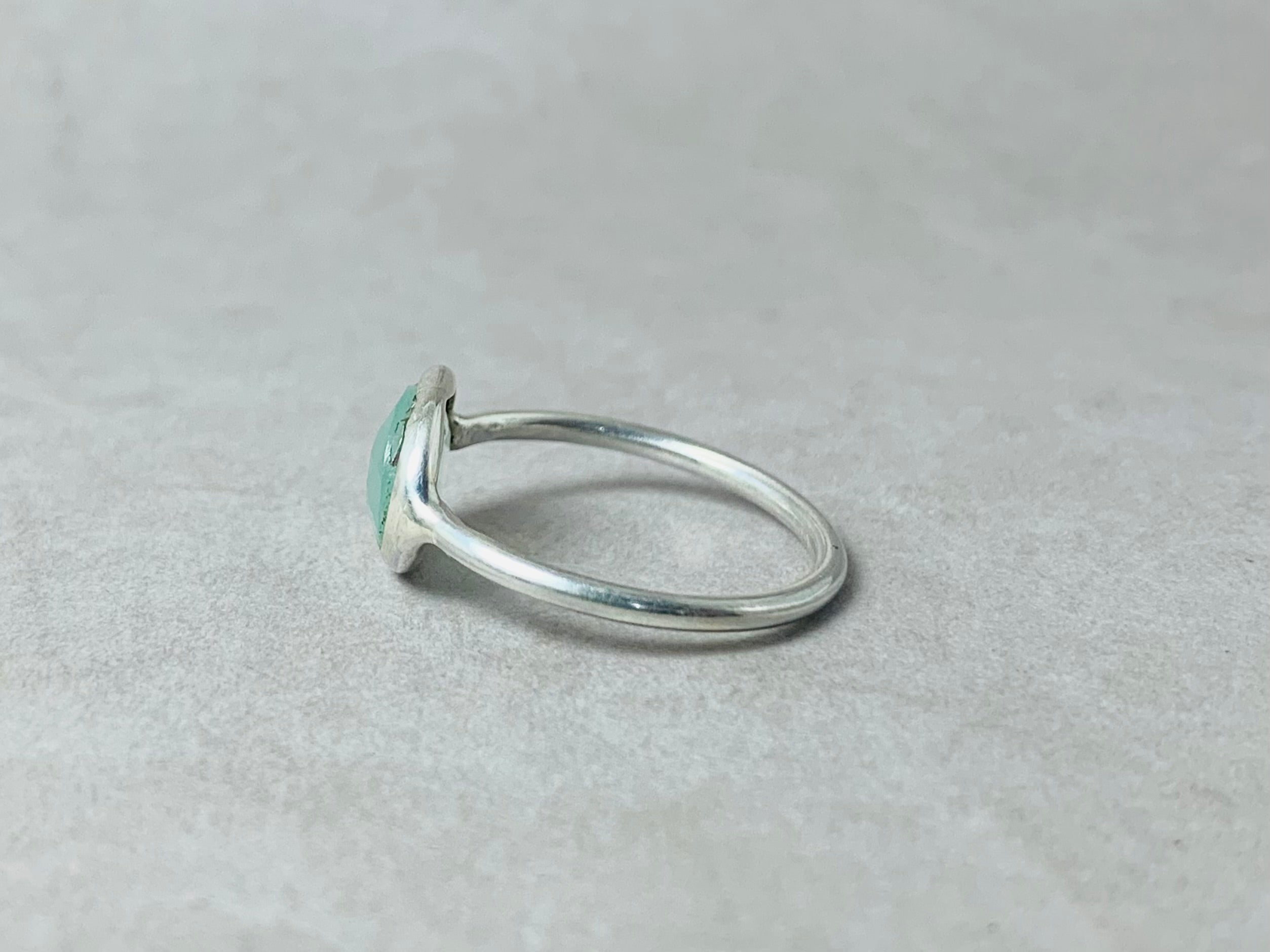 Aqua Chalcedony Ring Edelsteinring Minimalistischer Ring 925 Silber Ring Handgemachter Ring Geschliffener Chalcedony Ring Aqua Stein Ring Zierlicher Ring