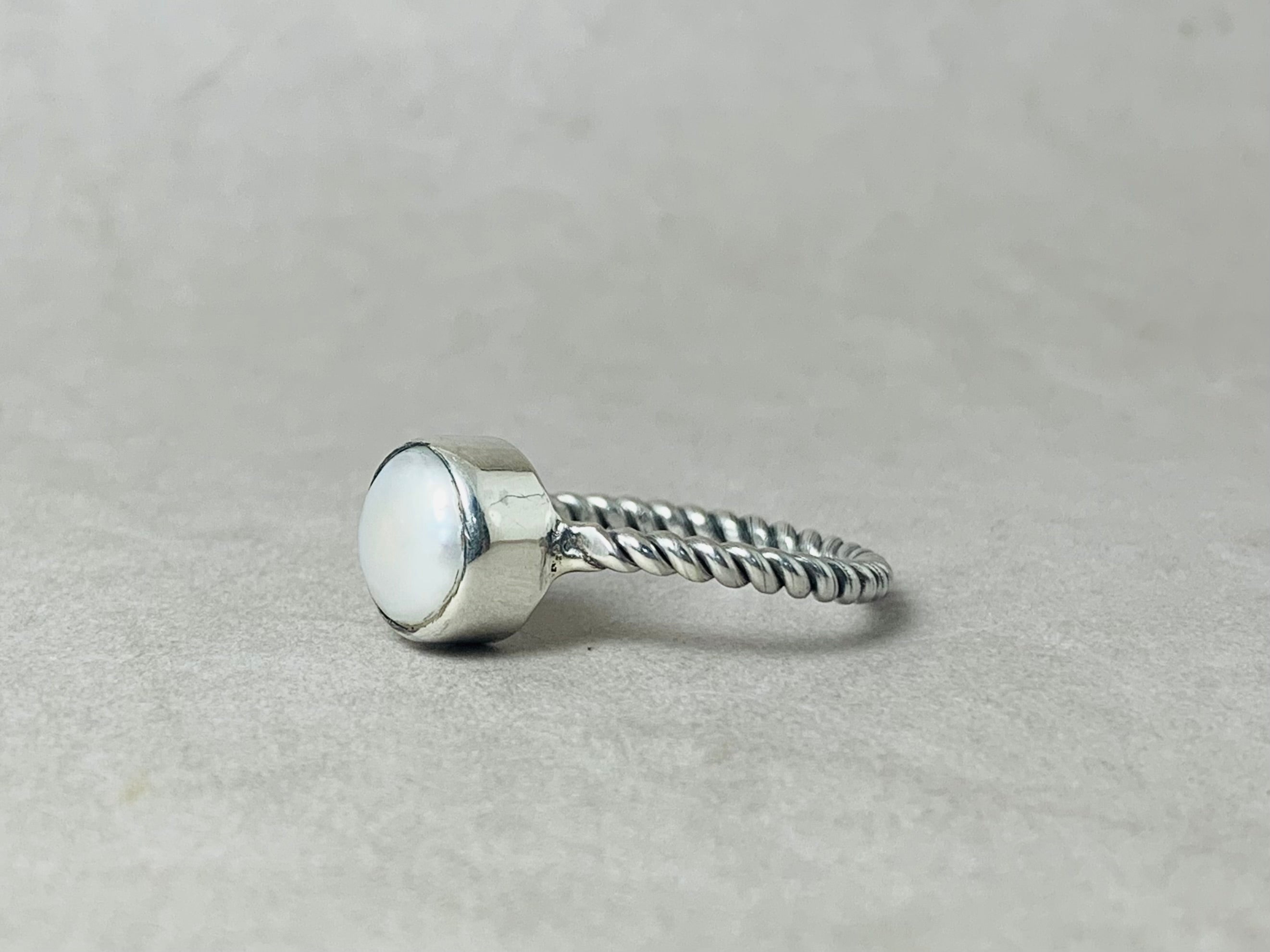 Minimalistische Parelring 925 Zilveren Ring Zoetwater Parel Ring Fijne Ring Stapelbare Ring Handgemaakte Zilveren Ring Boho Ring