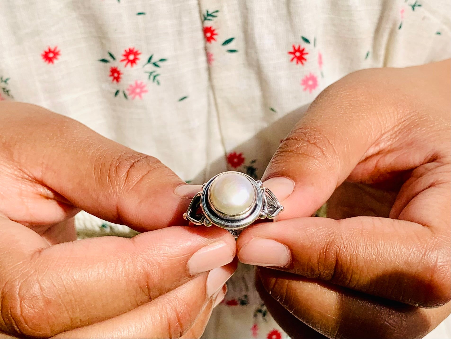 Minimalistischer Perlenring 925er Silberring Süßwasserperlenring Zarter Stapelring für Frauen Handgefertigter Silberring Boho-Ring