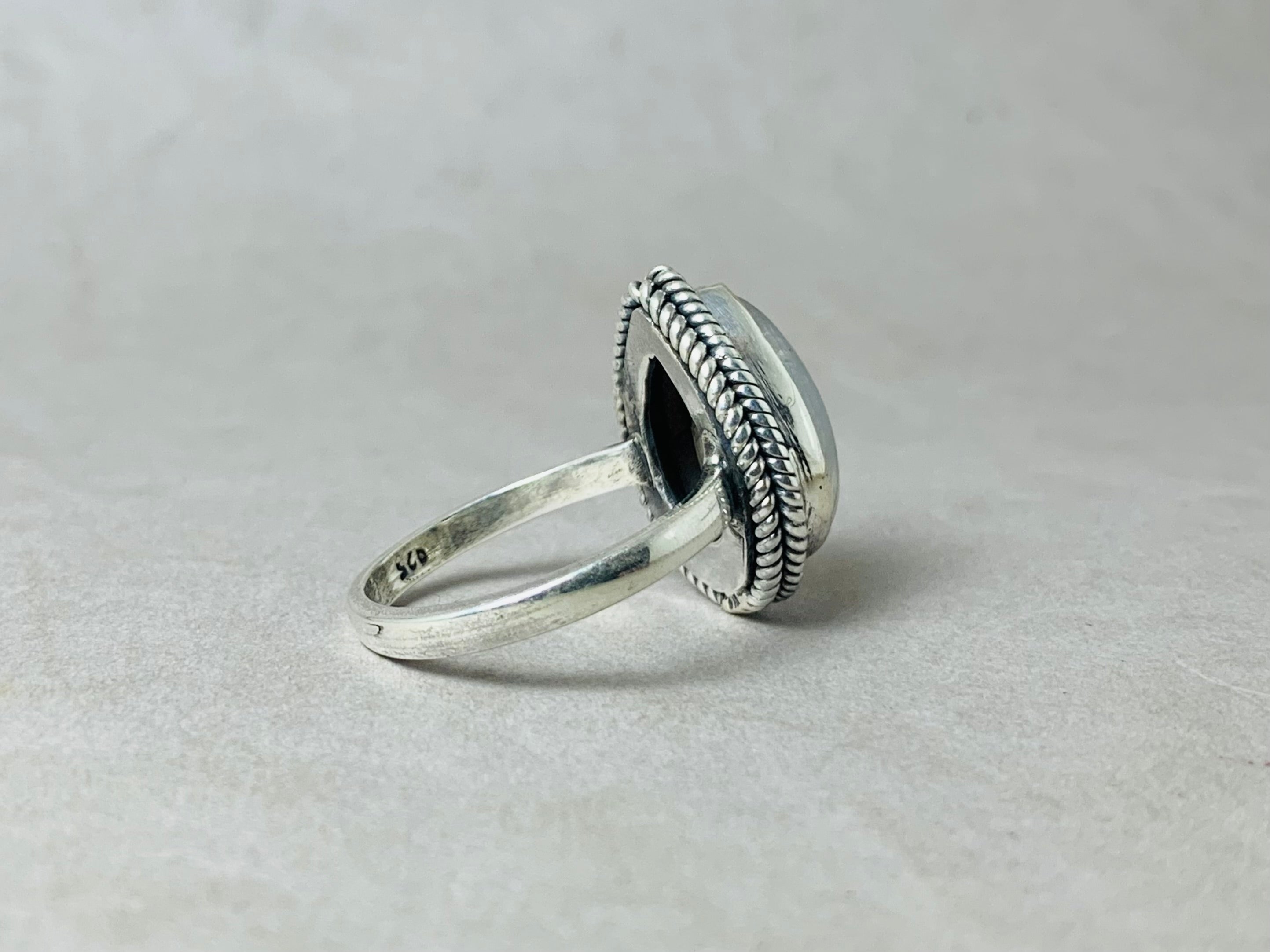 Birnenförmiger Regenbogen-Mondsteinring 925 Sterling Silber Geburtssteinring Edelsteinring Geschenk für Sie