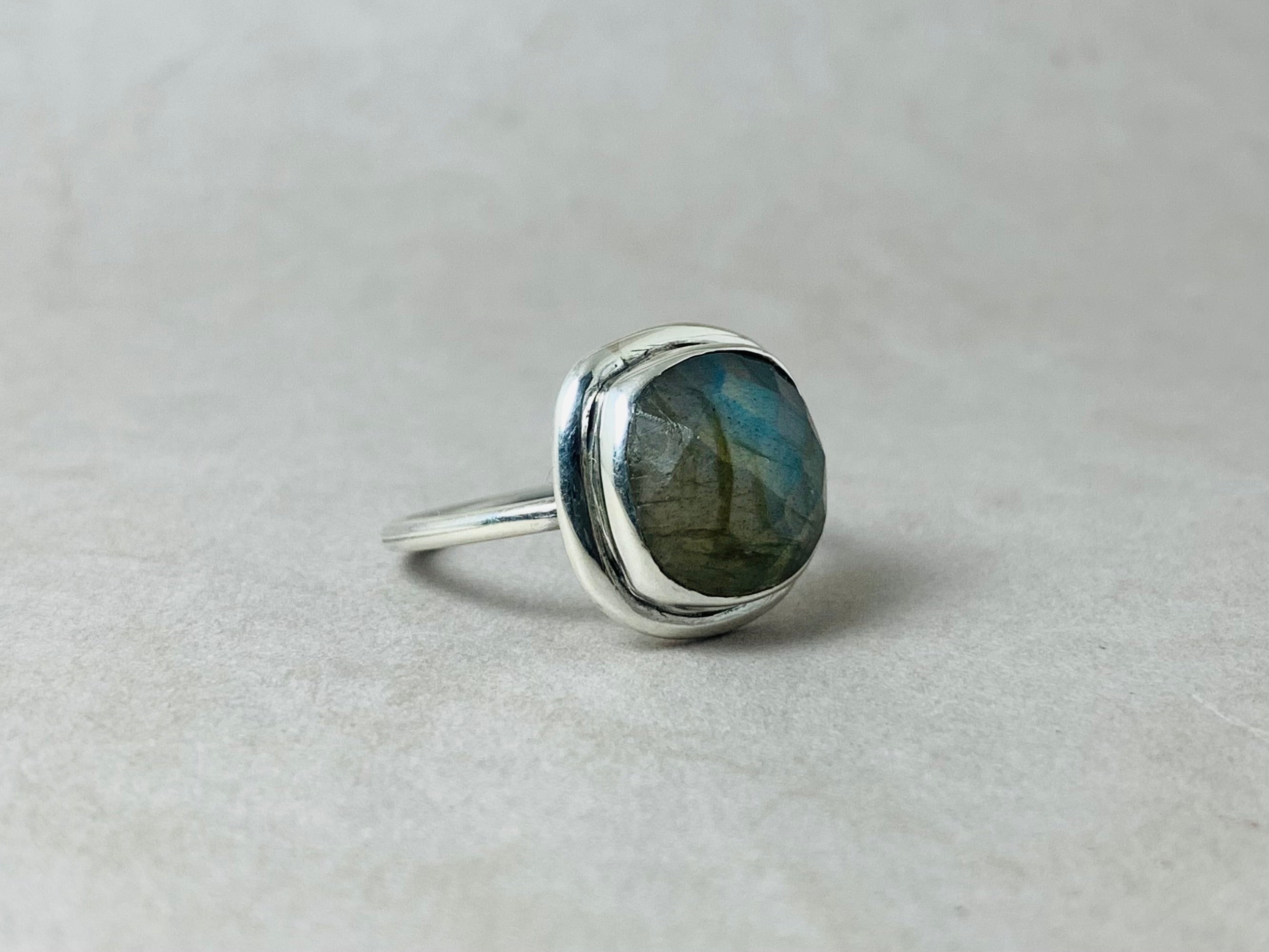 Natürlicher Labradorit Ring 925 Silber Ring Facettierter Quadratischer Edelstein Ring Handgemachter Ring Geschenk Für Sie Stapelring