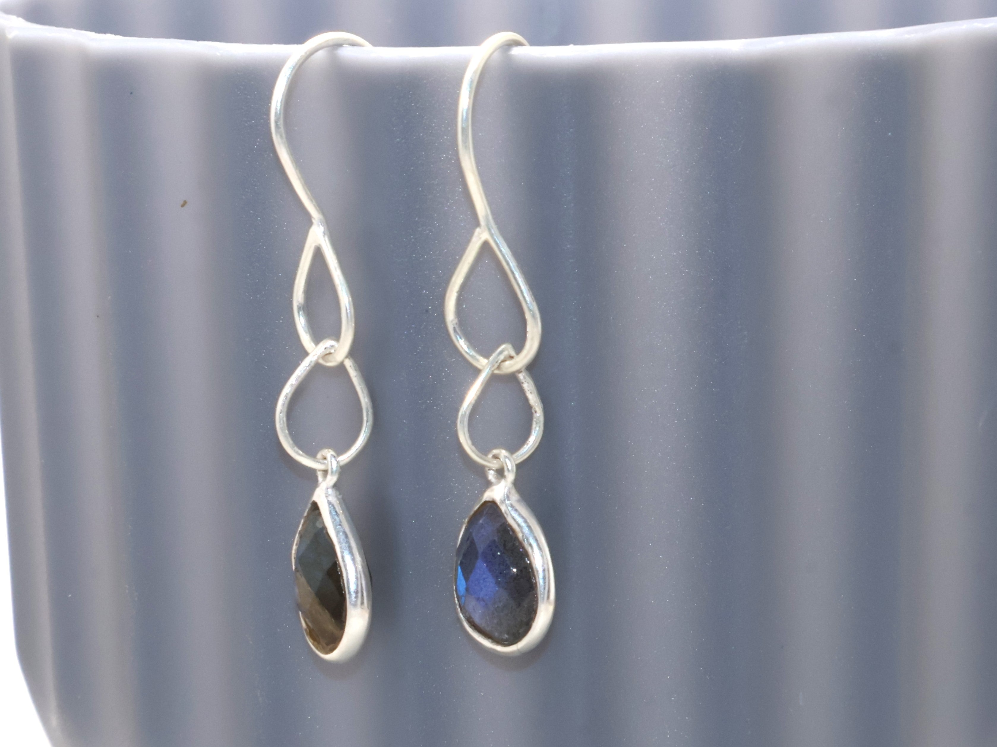 Labradorit Ohrringe, Ohrringe mit blauem Blitz-Labradorit, baumelnde Ohrringe, handgefertigte Edelsteinohrringe, Geschenk für sie