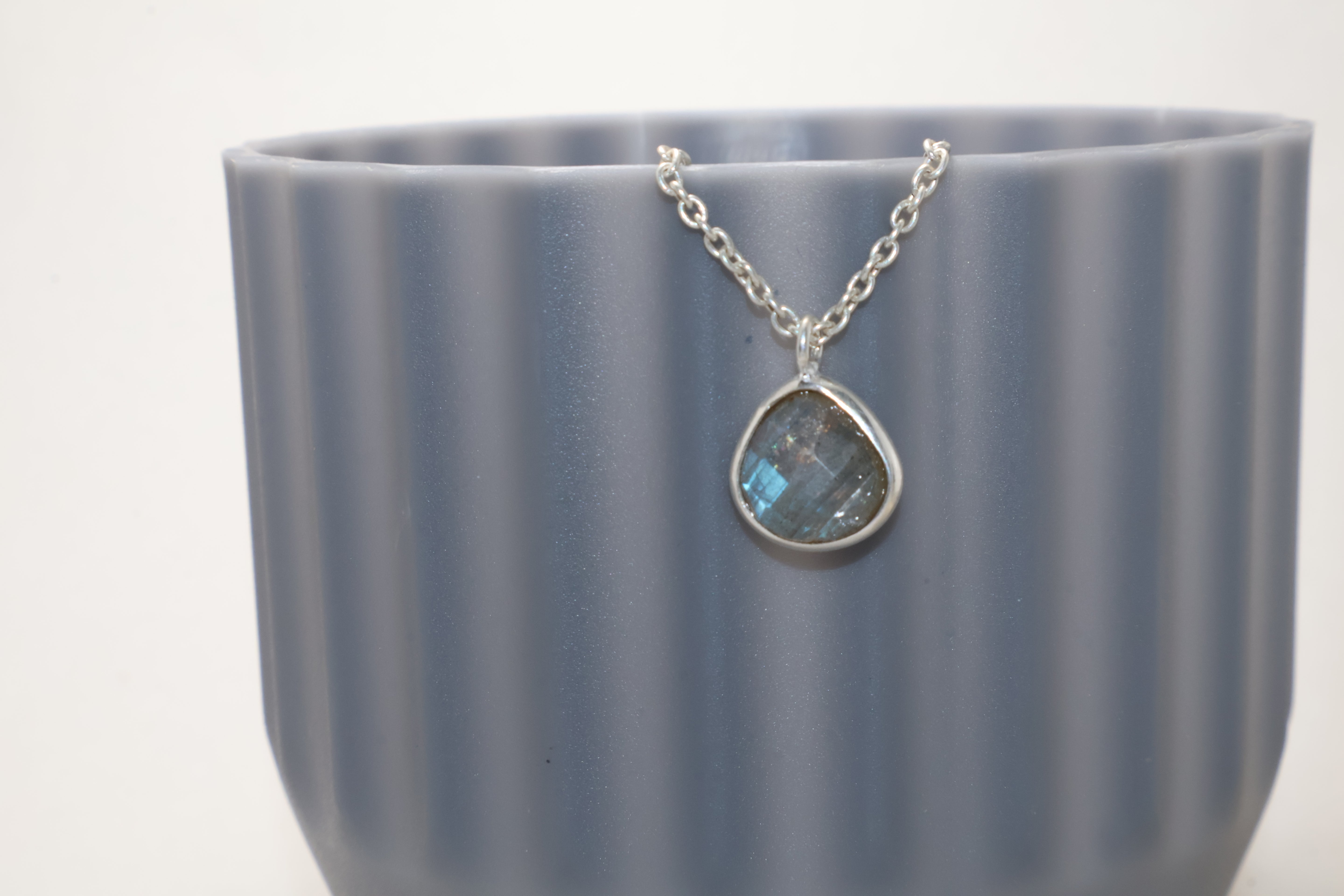 Blaue Labradorit-Halskette 925 Silber Halskette handgefertigte Halskette Labradorit Schmuck Geburtsstein Ohrringe geschliffene Labradorit Ohrringe