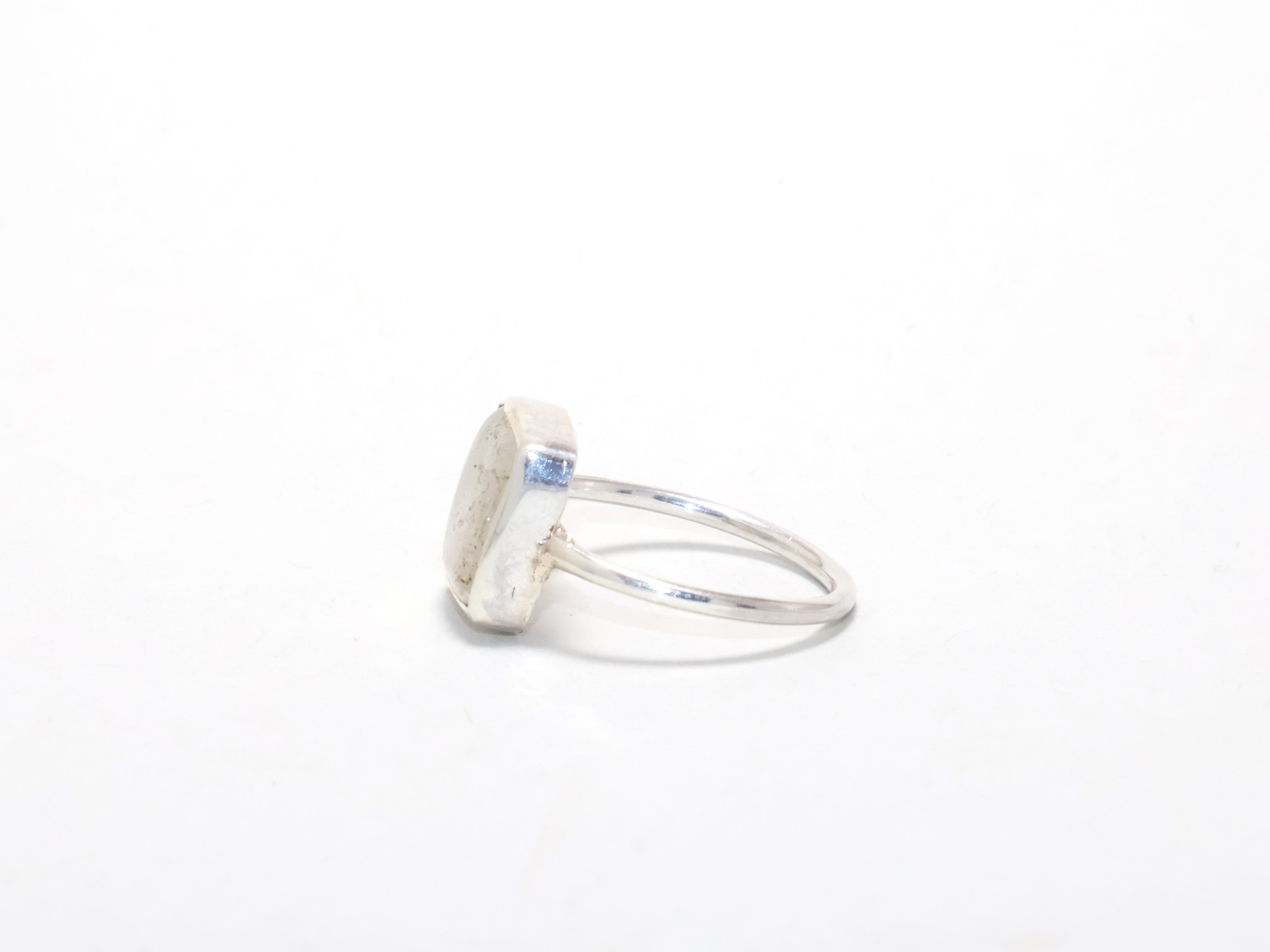 Kristallquarz Ring Minimalistischer Ring 925 Silber Ring Handgemachter zarter Ring Geschenk für Sie Damen Ring Weißer Quarz Kristall