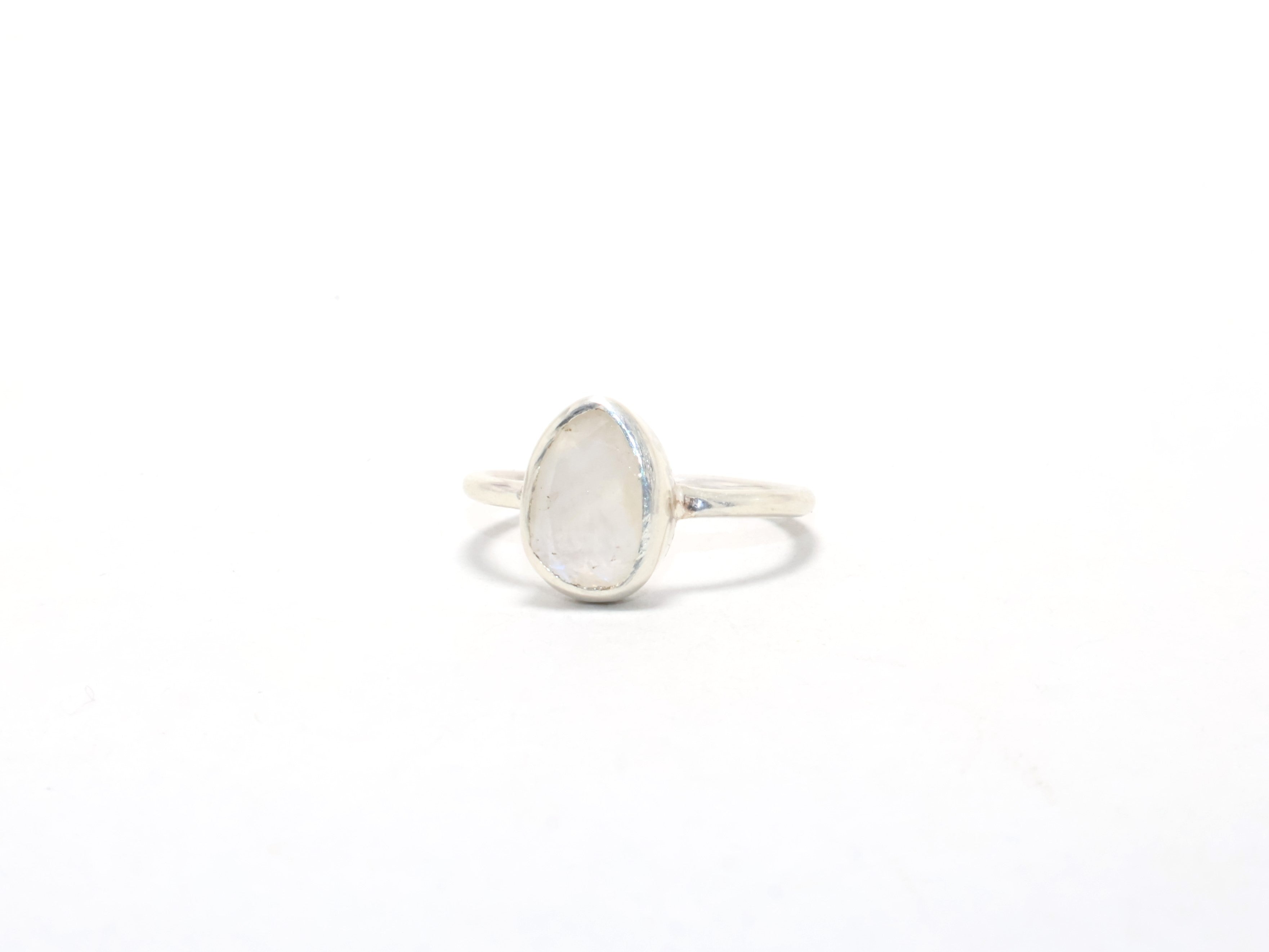 Natur-Mondsteinring 925 Sterling Silber Stapelring Juni Geburtssteinring Zierlicher blauer Feuerring Modering Geschenk für Sie