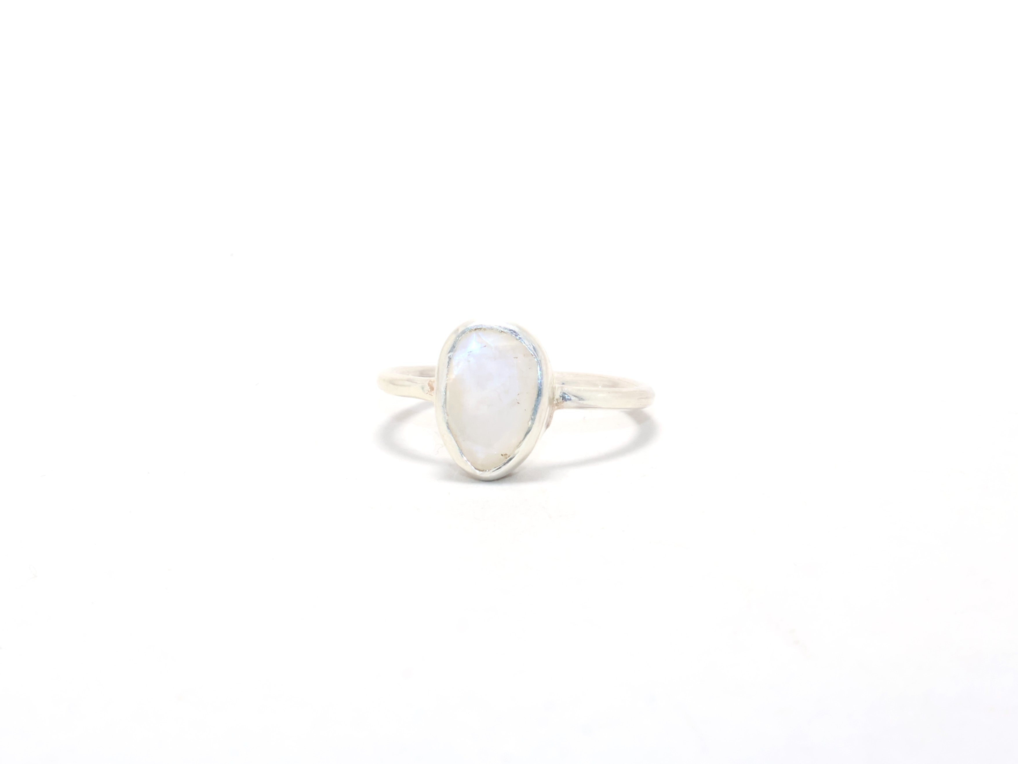 Natur-Mondsteinring 925 Sterling Silber Stapelring Juni Geburtssteinring Zierlicher blauer Feuerring Modering Geschenk für Sie