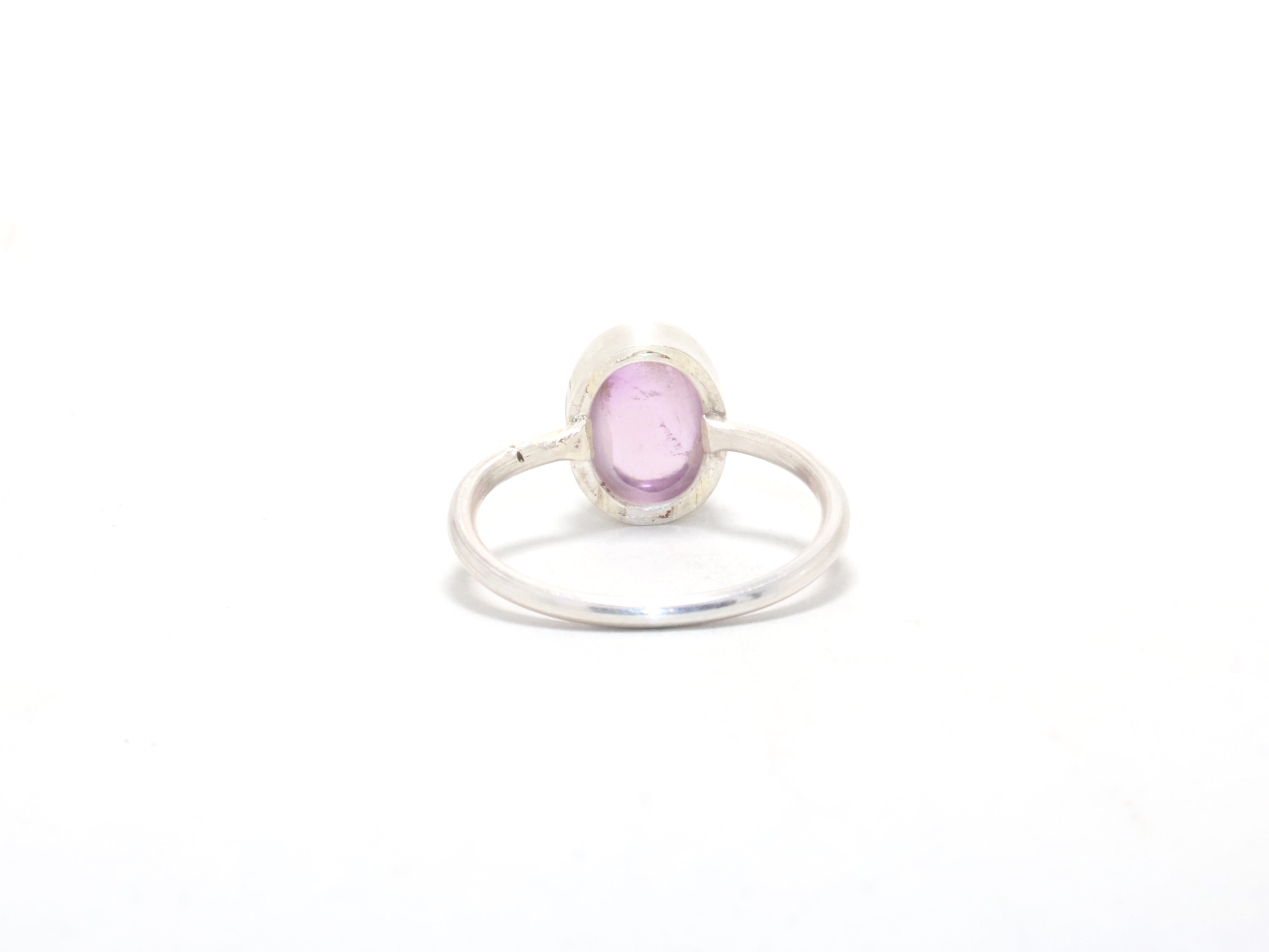 Natürlicher Amethystring Geburtsstein Februar Minimalistischer Ring Moderner Stil 925 Sterlingsilberring