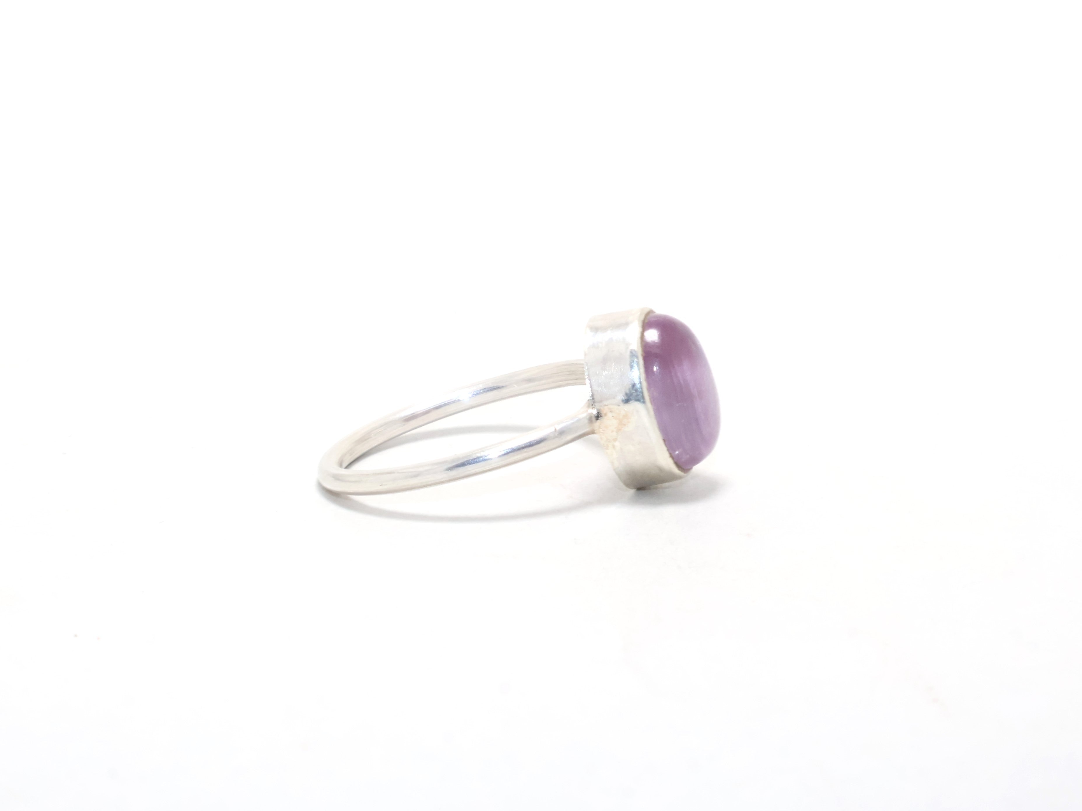 Natürlicher Amethystring Geburtsstein Februar Minimalistischer Ring Moderner Stil 925 Sterlingsilberring