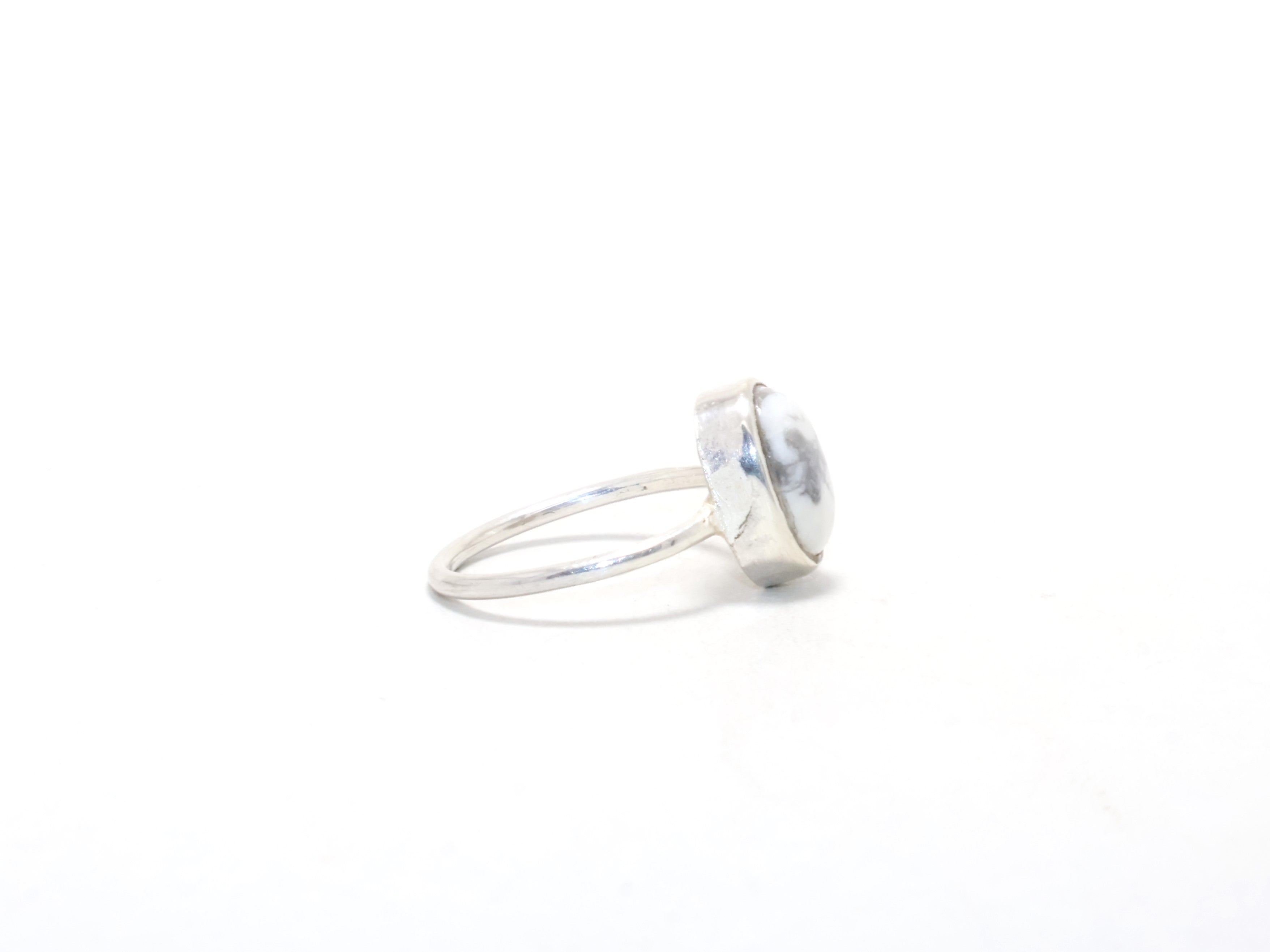 Weißer Howlith Ring Minimalistischer Ring Handgemachter Ring Edelstein Ring Böhmischer Designer Ring Geschenk Für Sie