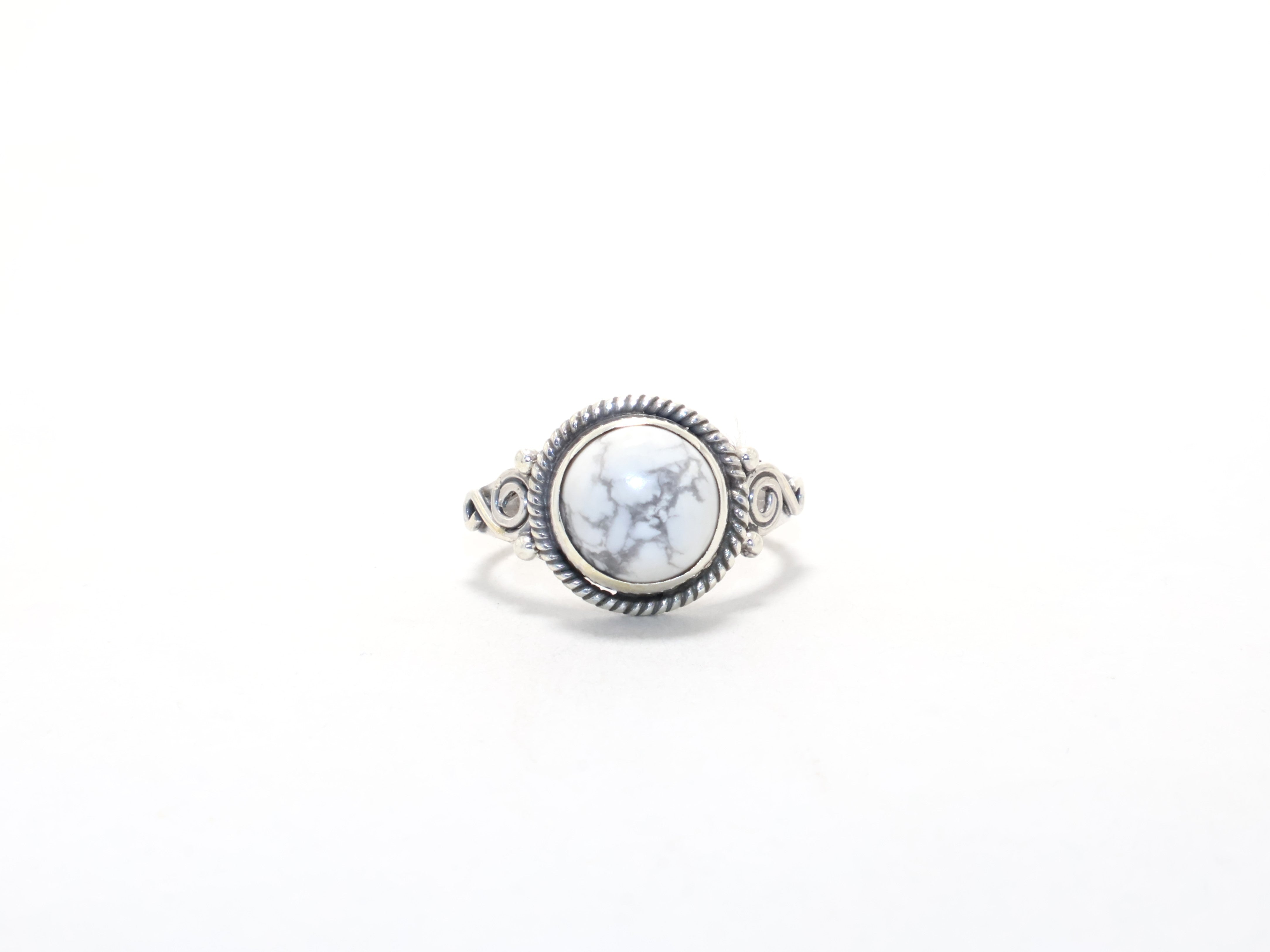Echter Howlith-Ring, 925er Sterlingsilber-Ring, Cocktailring, Geschenkidee, handgefertigter minimalistischer Ring