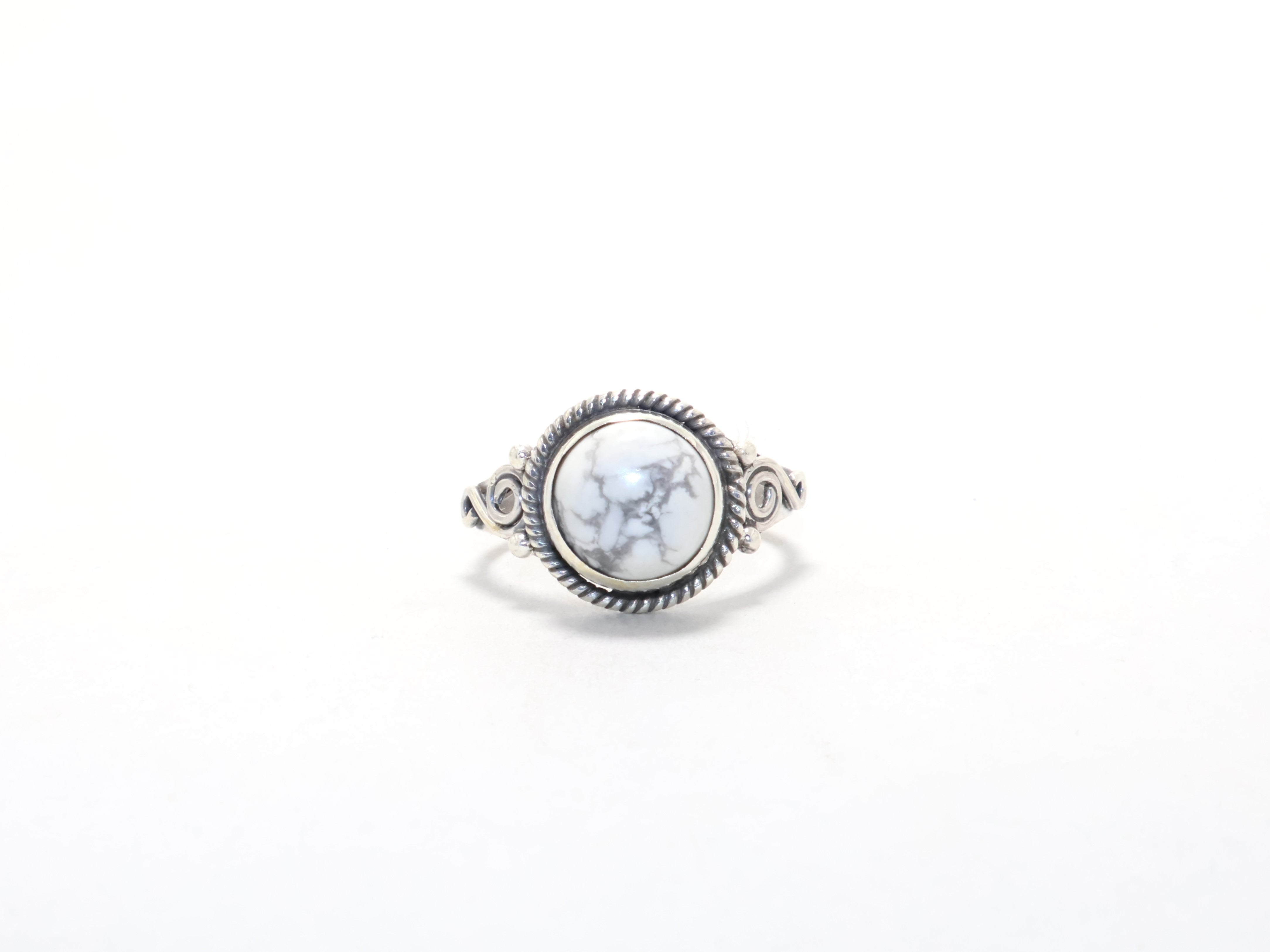 Echter Howlith-Ring, 925er Sterlingsilber-Ring, Cocktailring, Geschenkidee, handgefertigter minimalistischer Ring