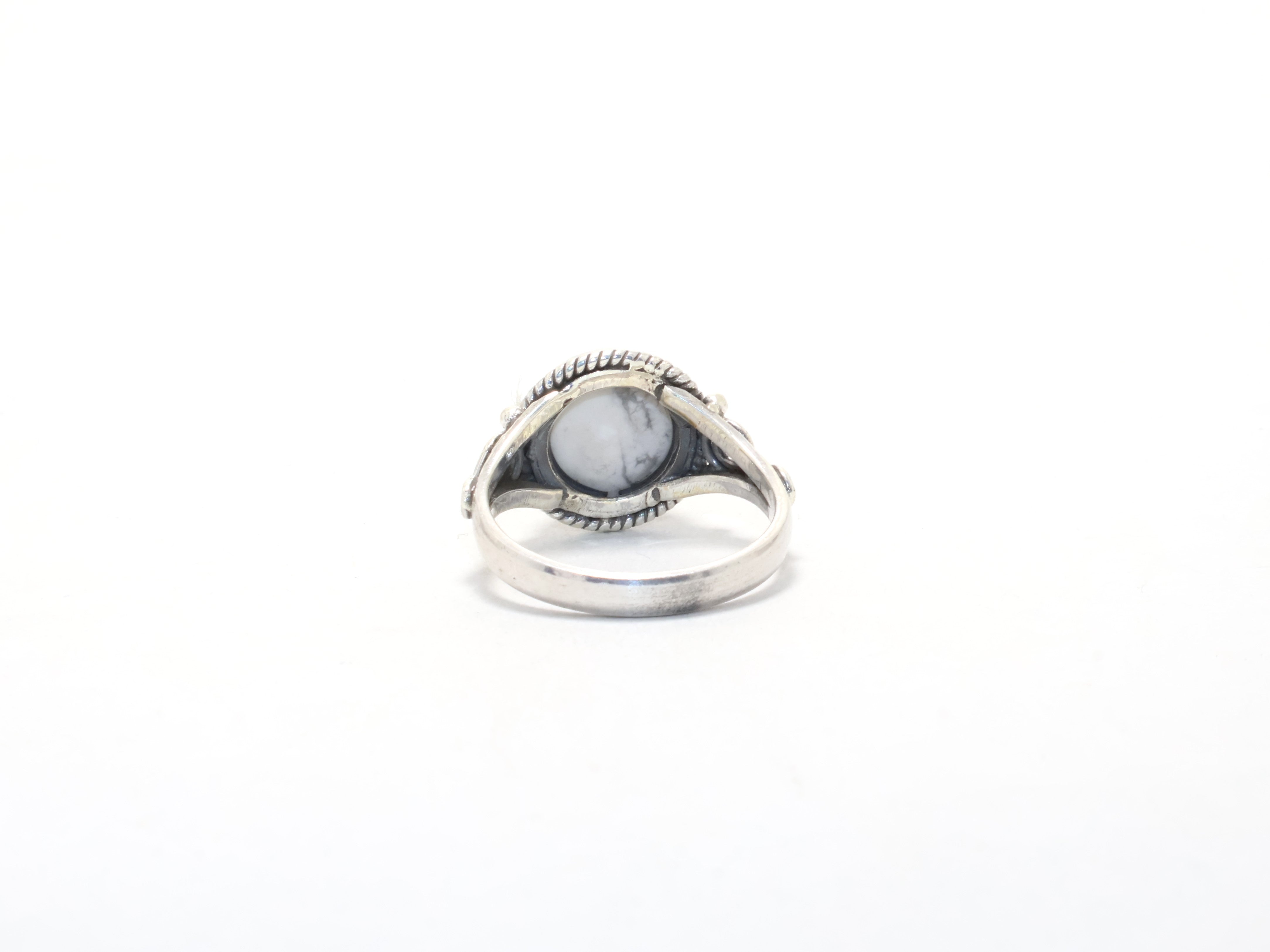 Echter Howlith-Ring, 925er Sterlingsilber-Ring, Cocktailring, Geschenkidee, handgefertigter minimalistischer Ring