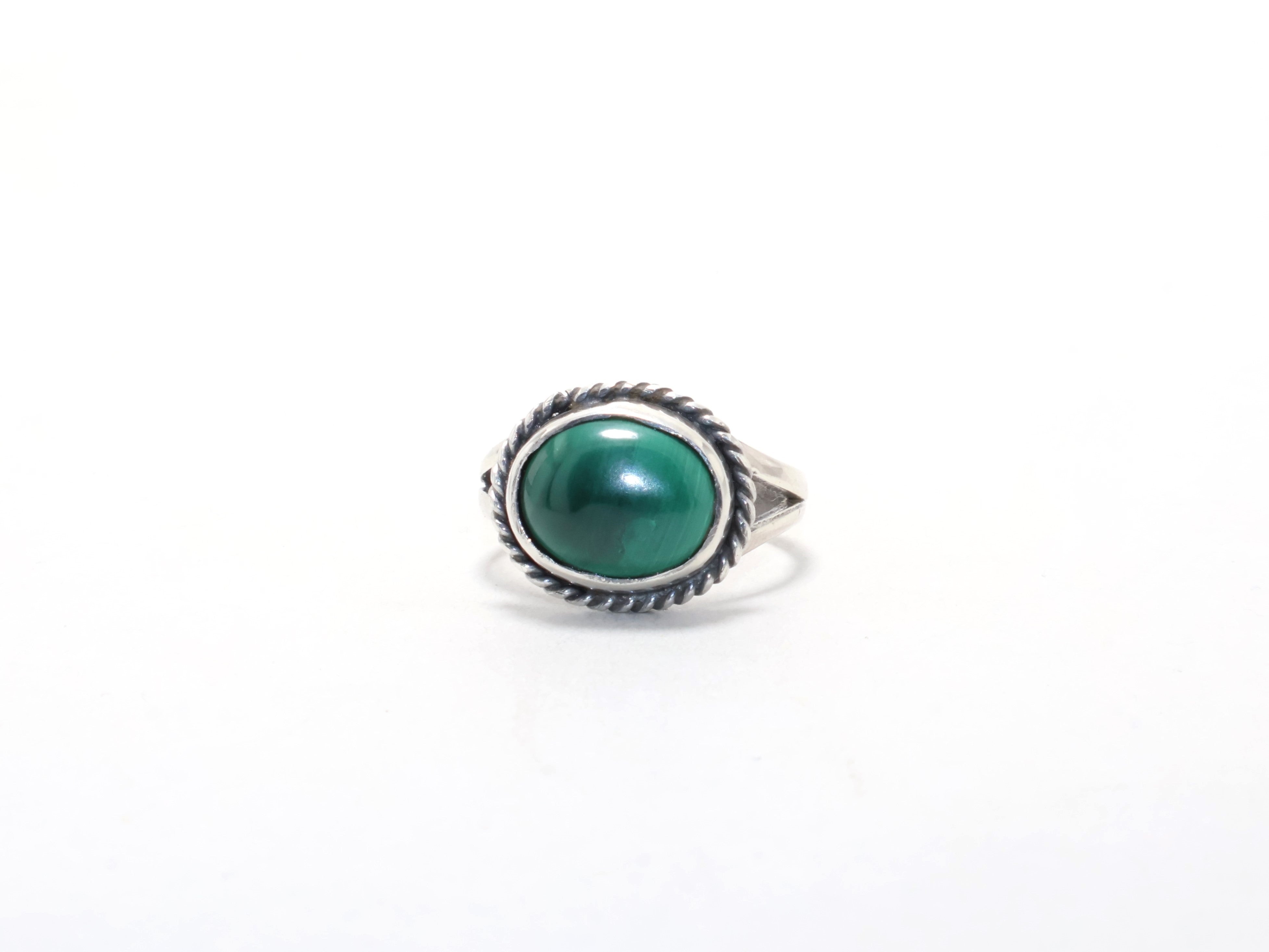 Runder Malachit Ring Geburtssteinring Grüner Edelstein Verlobungsring Stapelring Geschenkidee Minimalistischer Ring