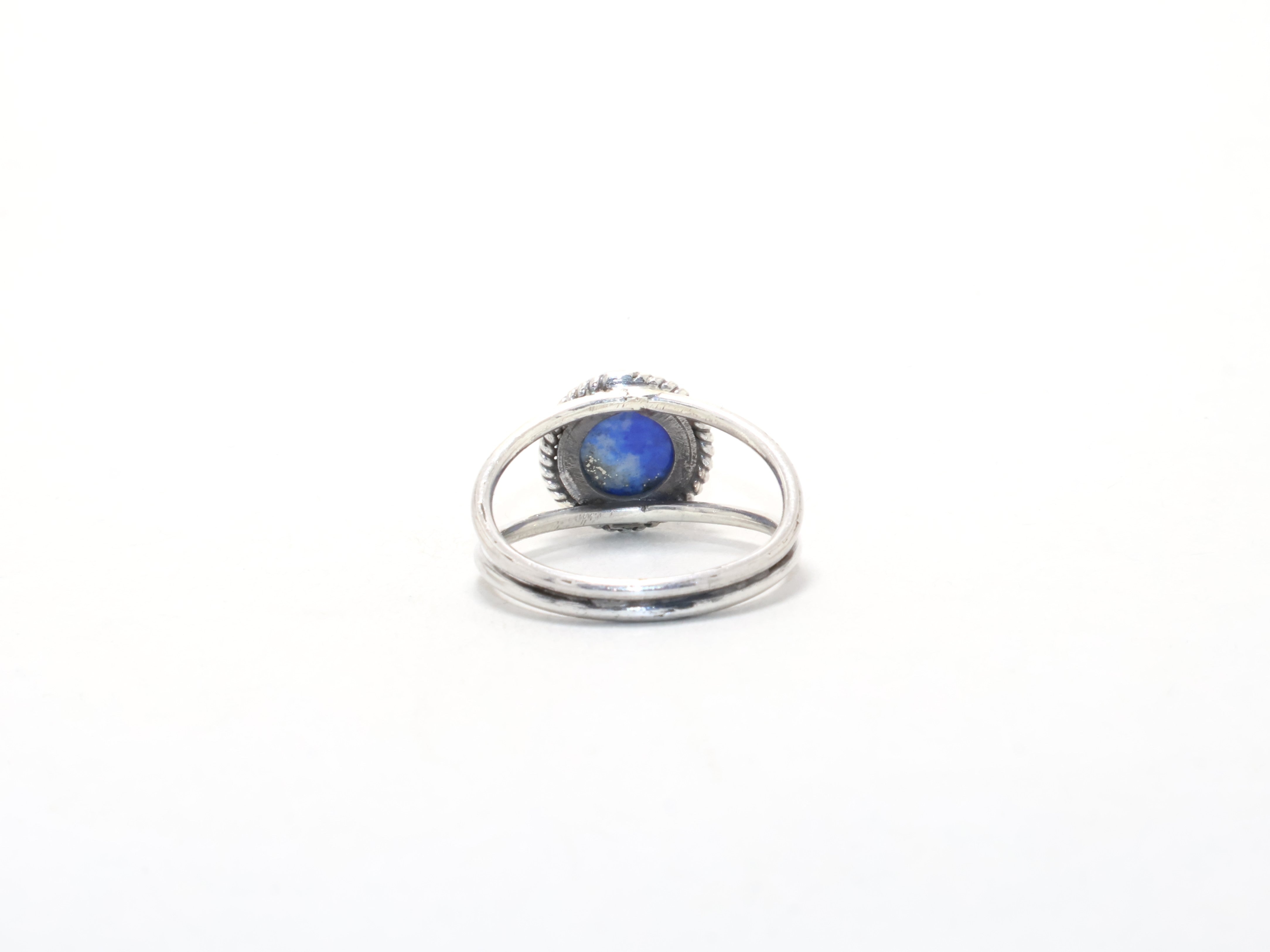 Runder Lapislazuli Cocktailring Versprechensring Zierlicher handgemachter Böhmischer Ring Edelsteinring