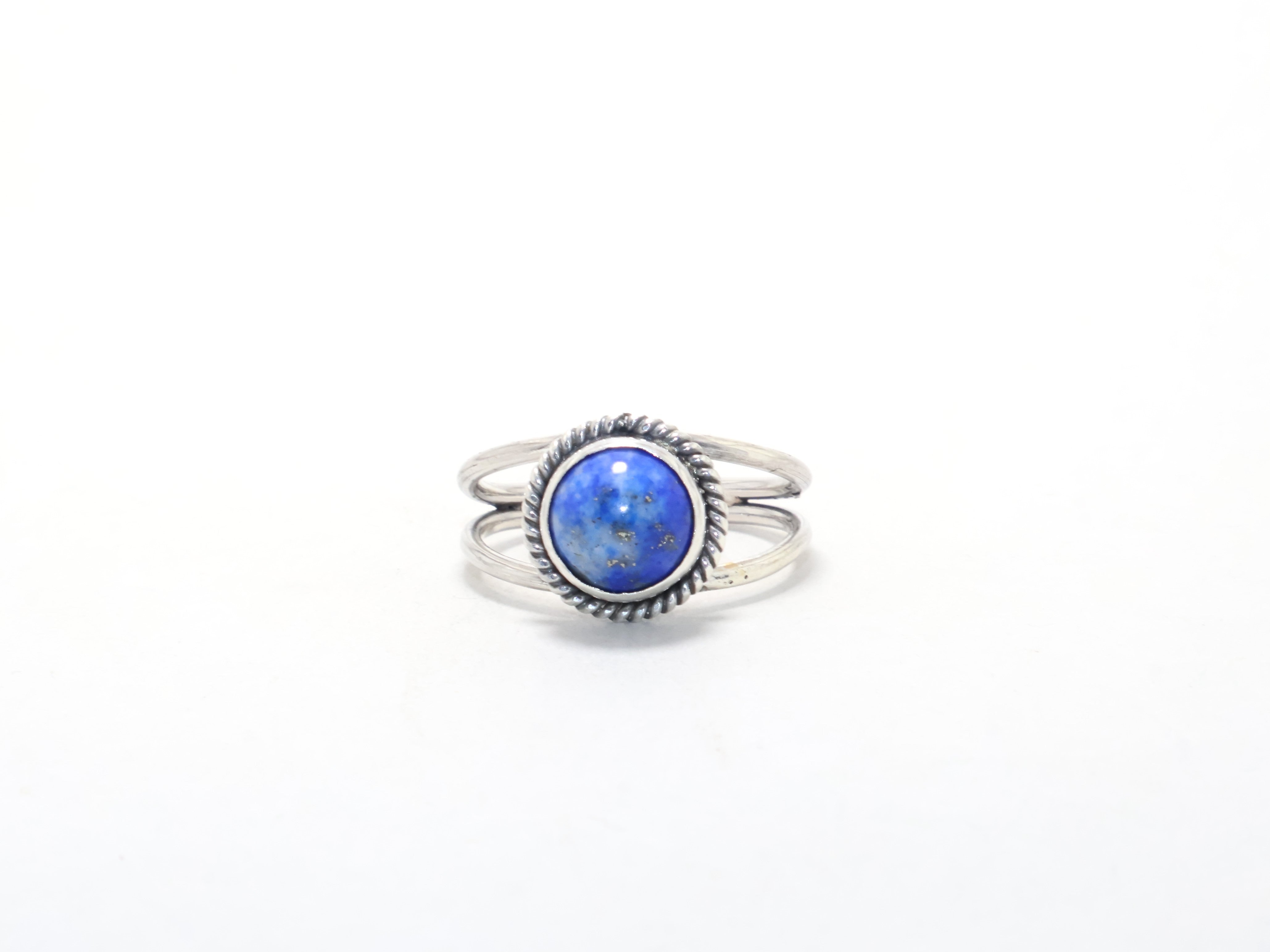 Runder Lapislazuli Cocktailring Versprechensring Zierlicher handgemachter Böhmischer Ring Edelsteinring