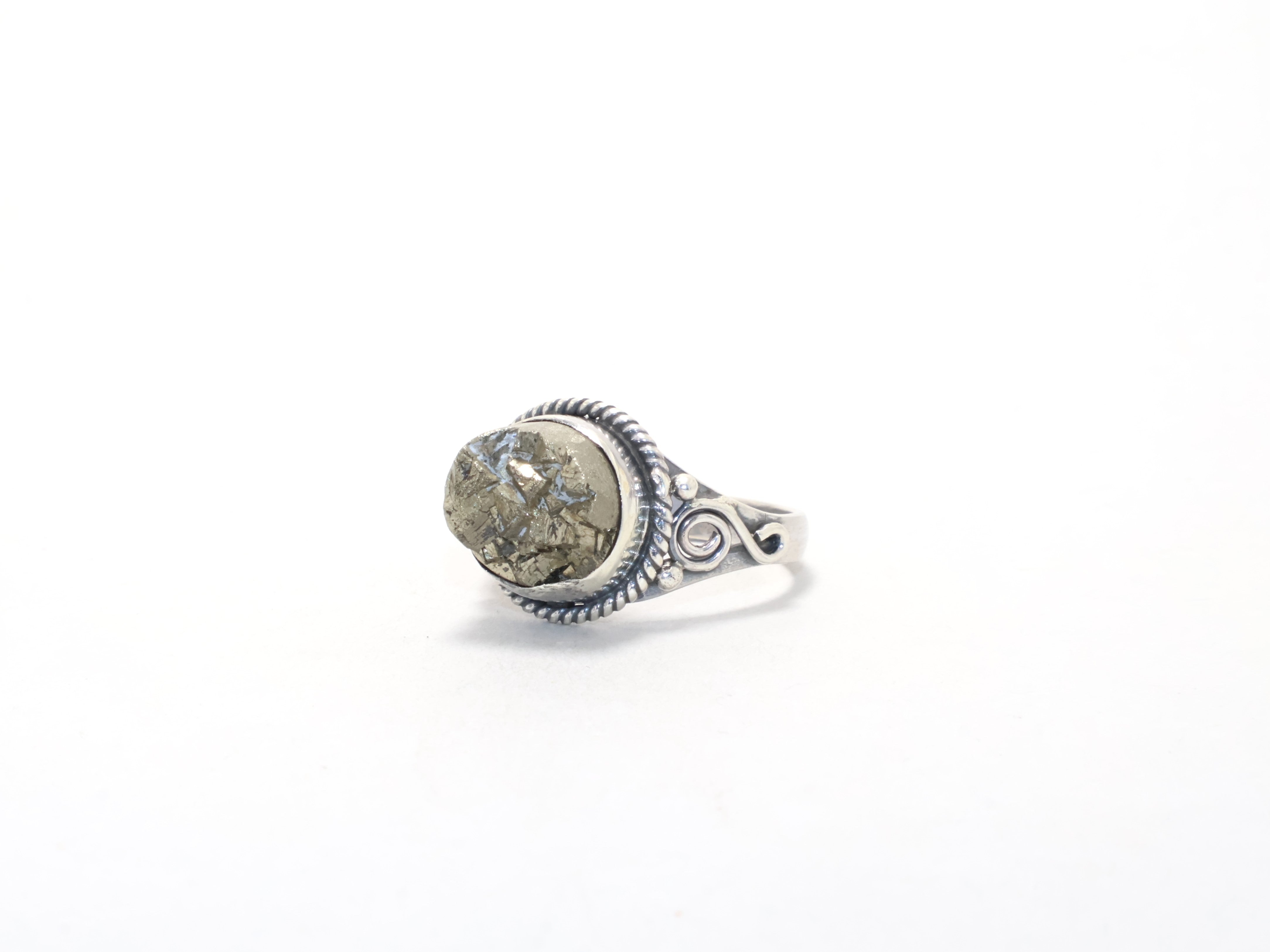 Designer roher Pyrit Ring Juli Geburtsstein Ring Cocktailring Minimalistischer Ring Stapelring 925 Sterling Silber