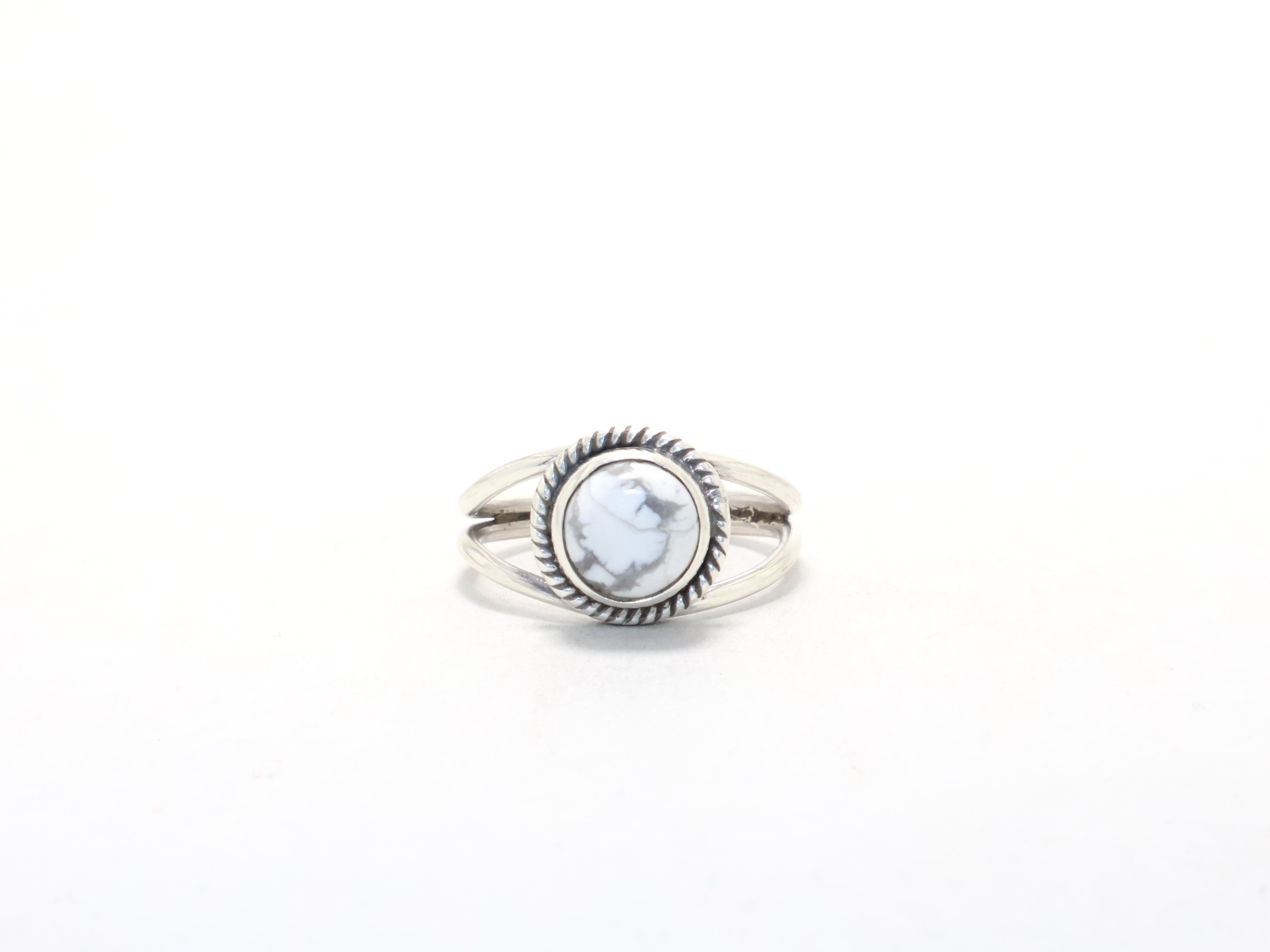 Weißer Howlith Edelsteinring 925 Silberring Designer Minimalistischer Ring 925 Sterling Silber Bohemian Ring Verlobungsring Handgemacht