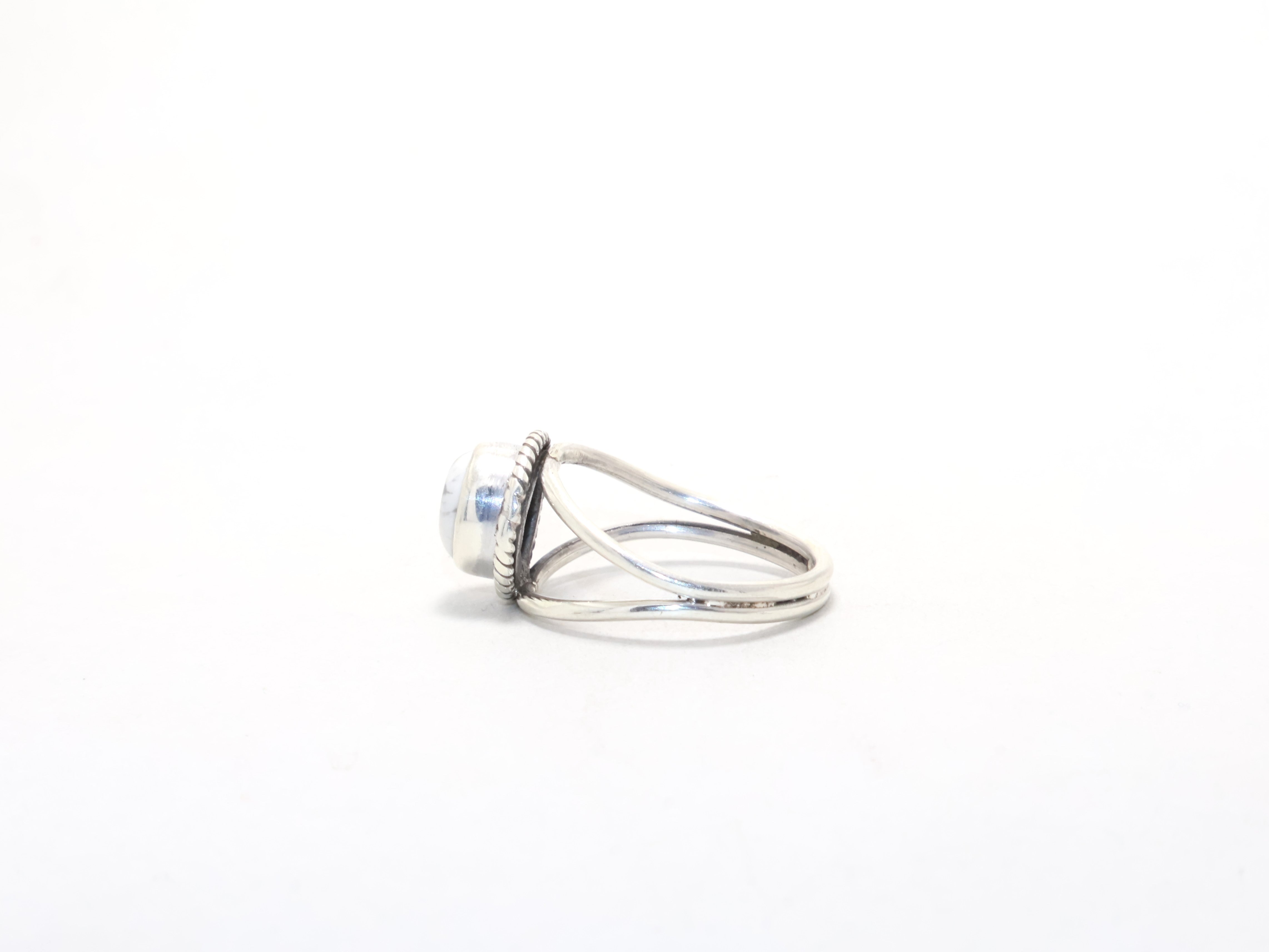 Weißer Howlith Edelsteinring 925 Silberring Designer Minimalistischer Ring 925 Sterling Silber Bohemian Ring Verlobungsring Handgemacht