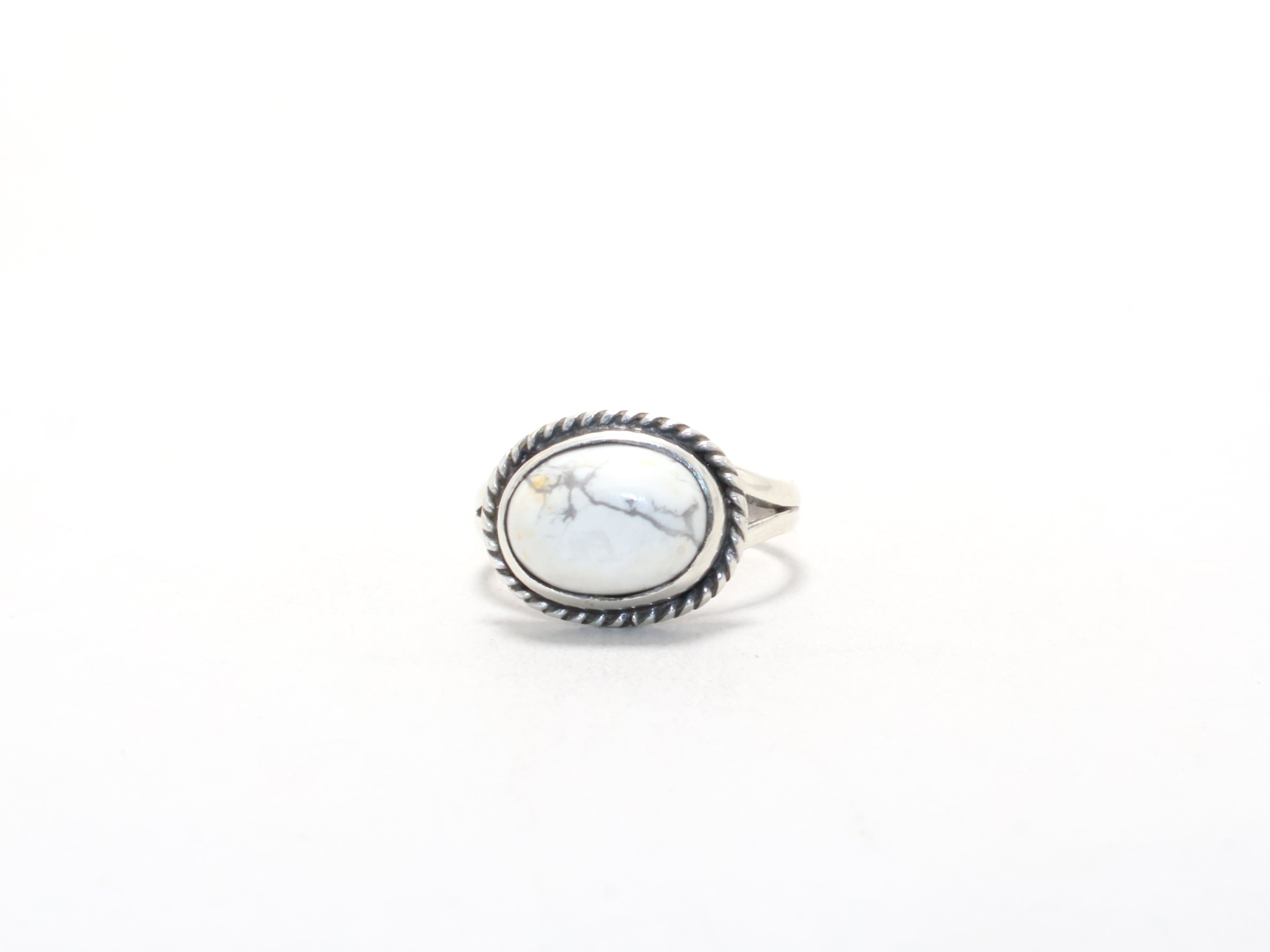 Weißer Howlith Edelstein Ring Verlobungsring 925 Sterling Silber Handgemachter Ring Böhmischer Designer Ring