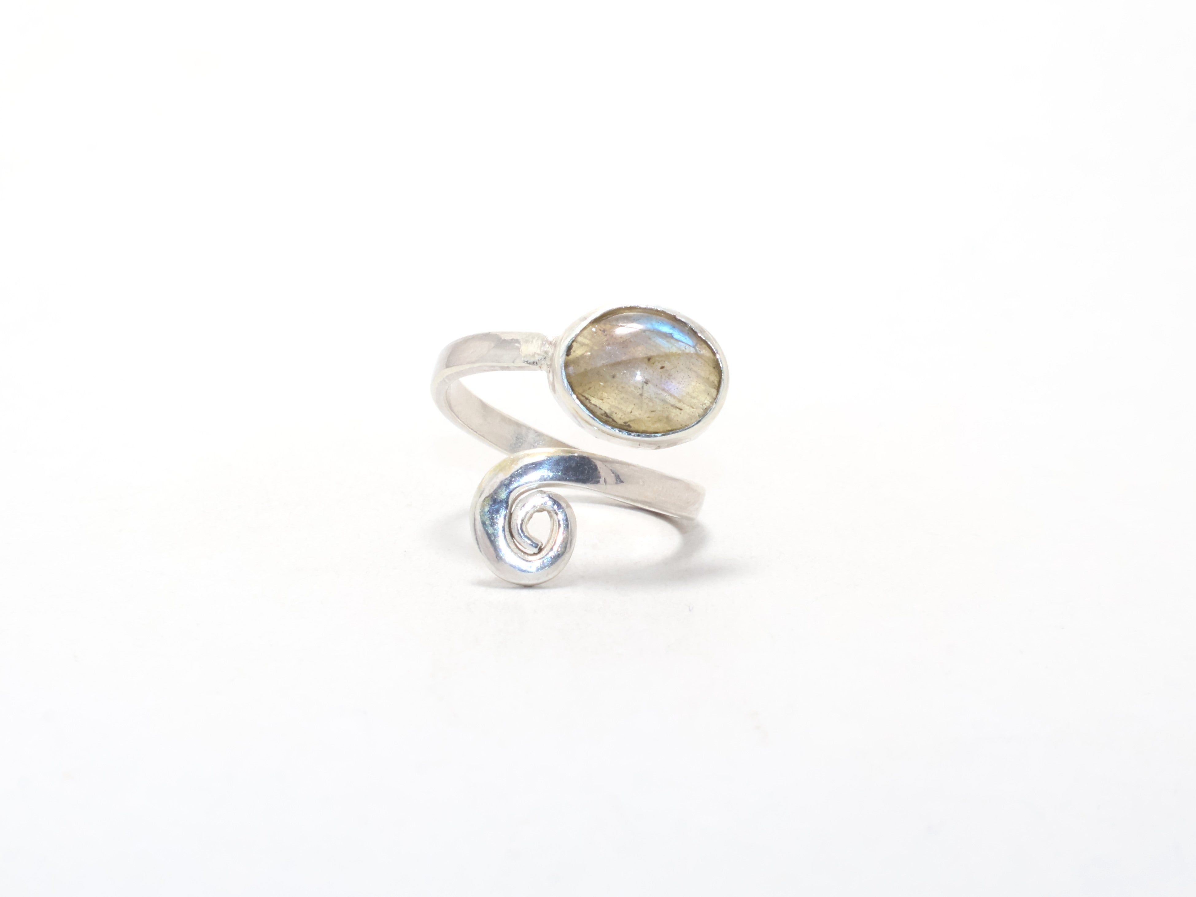 Blauer Feuer Labradorit Edelsteinring 925 Sterling Silber Minimalistischer Ring Handgefertigter Alltagsring Versprechensring Zarter Ring