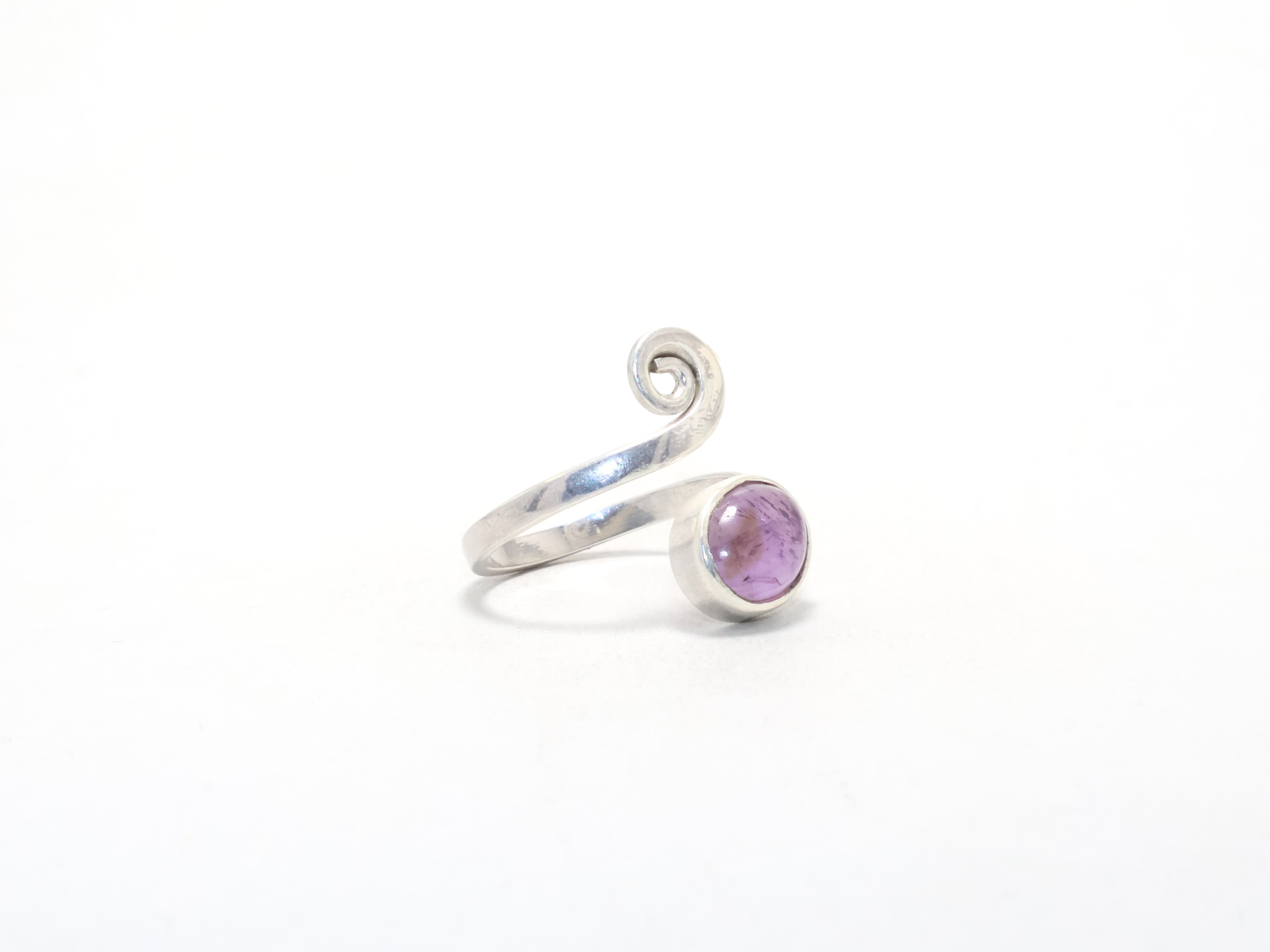 Zierlicher Amethyst-Ring Lila Stein Handgemachter Ring Februar Geburtsstein Ring Designer Ring Geschenk Für Sie
