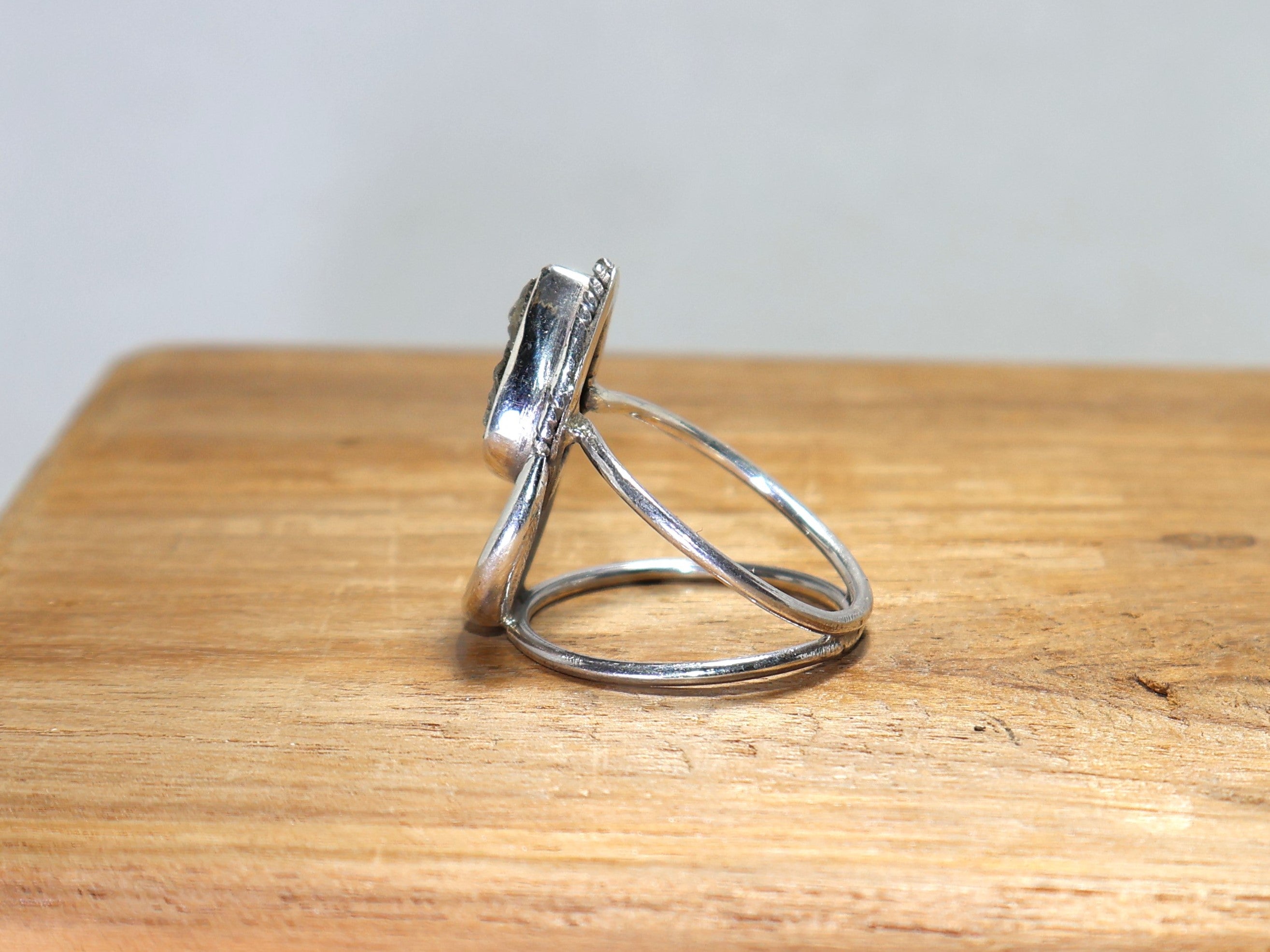 Natürlicher roher Pyrit-Ring, 925er Sterlingsilber-Ring, handgefertigter Ring, rauer Edelstein, böhmischer Ring, zierlicher Ring, Geschenk für sie