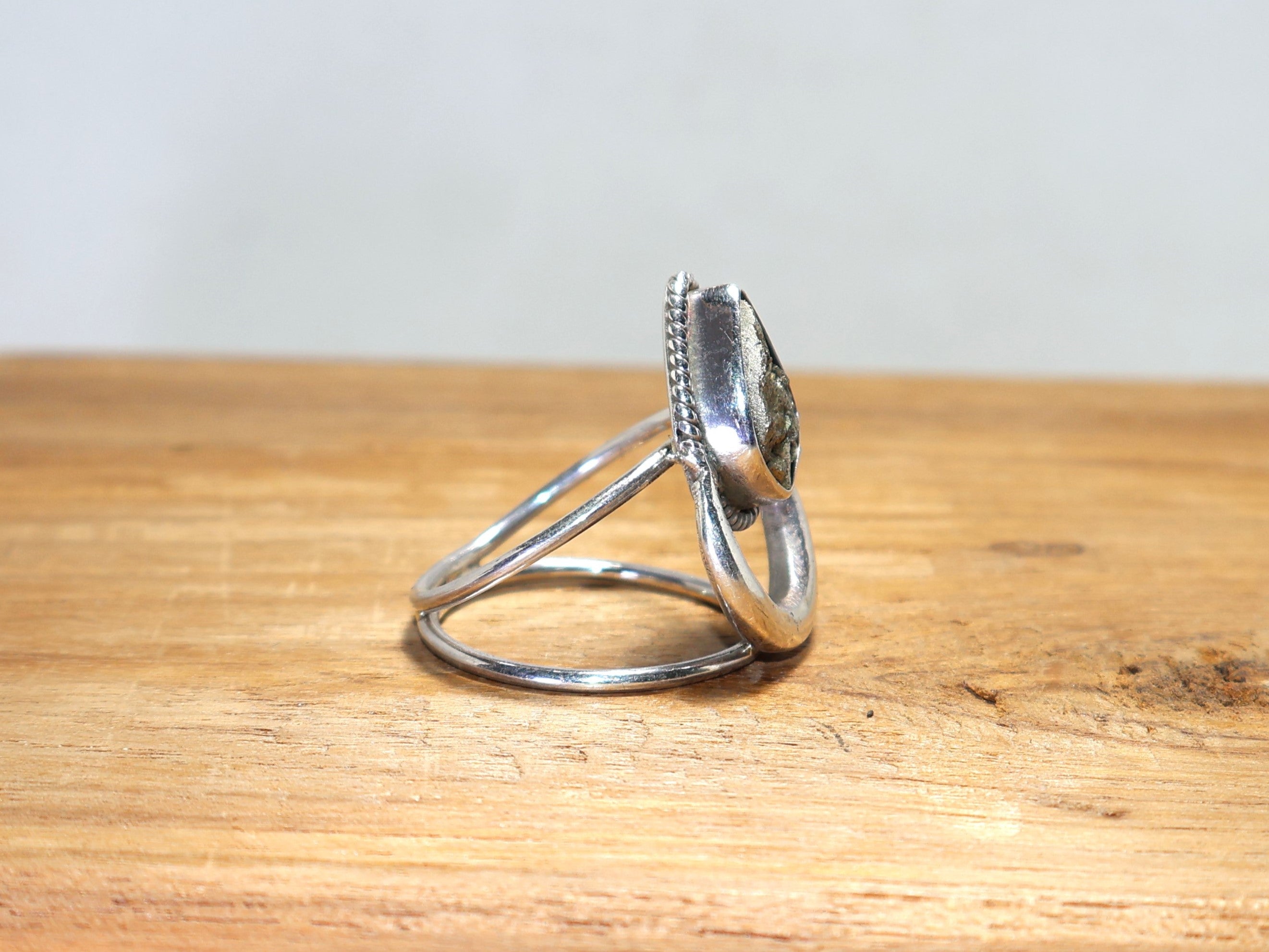 Natürlicher roher Pyrit-Ring, 925er Sterlingsilber-Ring, handgefertigter Ring, rauer Edelstein, böhmischer Ring, zierlicher Ring, Geschenk für sie